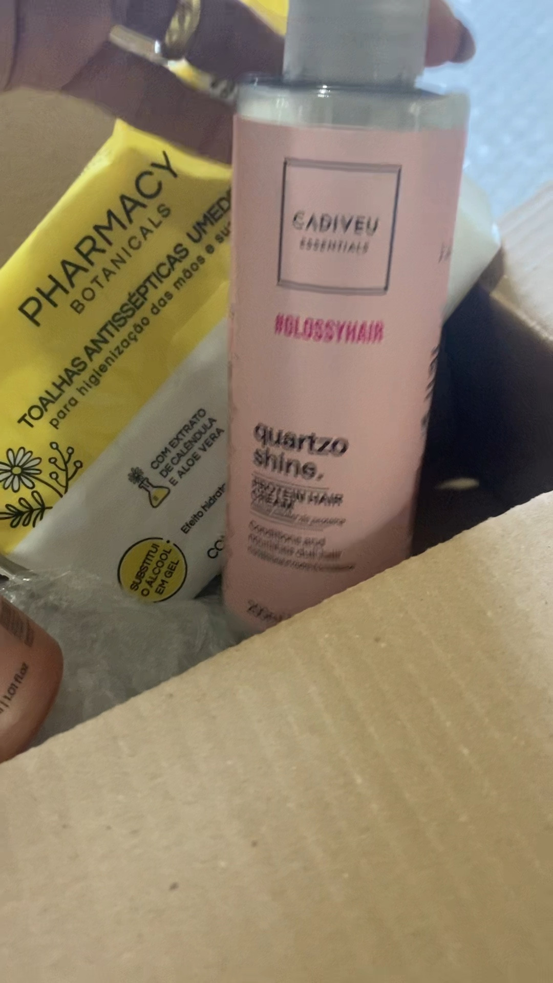 Esse creme da Cadiveu é multifuncional, pode ser usado como pré poo e máscara, e ele entrega tudo que promete! Deu mais definição para meu cabelo além de deixá-lo macio e brilhoso.

#LTKbeauty