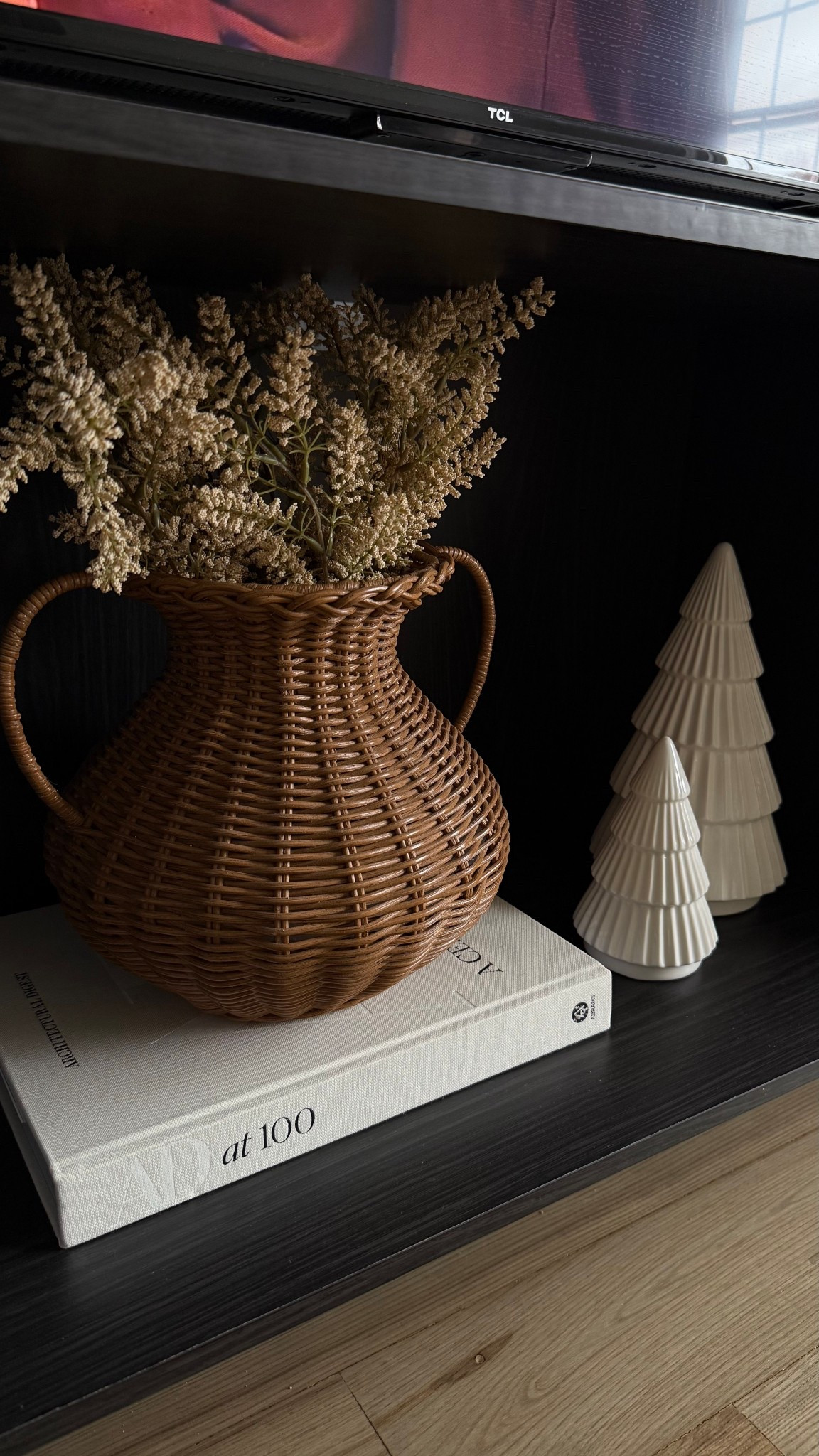 subtle christmas decor 🤎

#LTKHoliday #LTKHome #LTKSeasonal