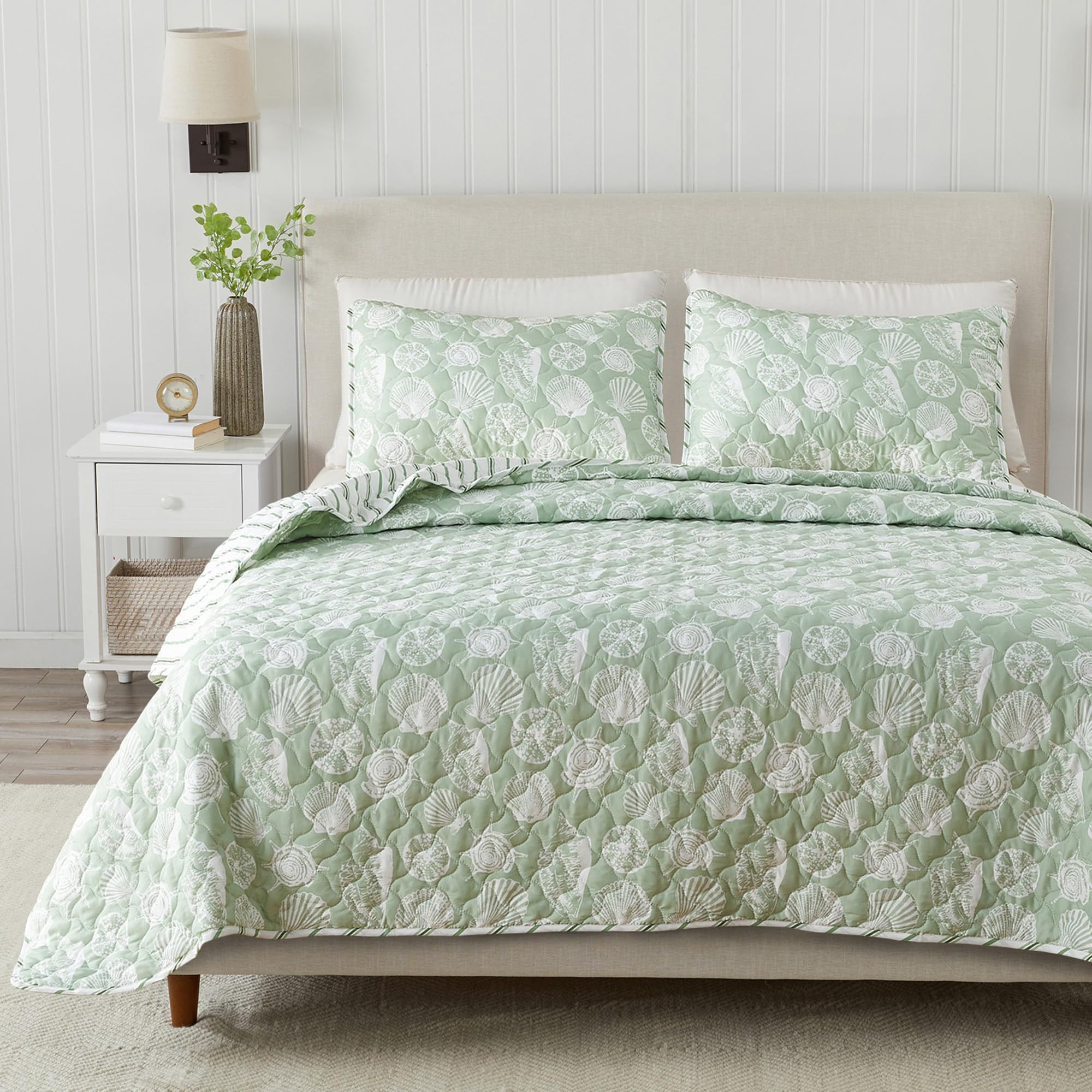Great Bay Home King Coastal Quilt Bedding Set, Summer Coastal Quilt with Shams, Beach 3-Piece Rev... | Amazon (US)