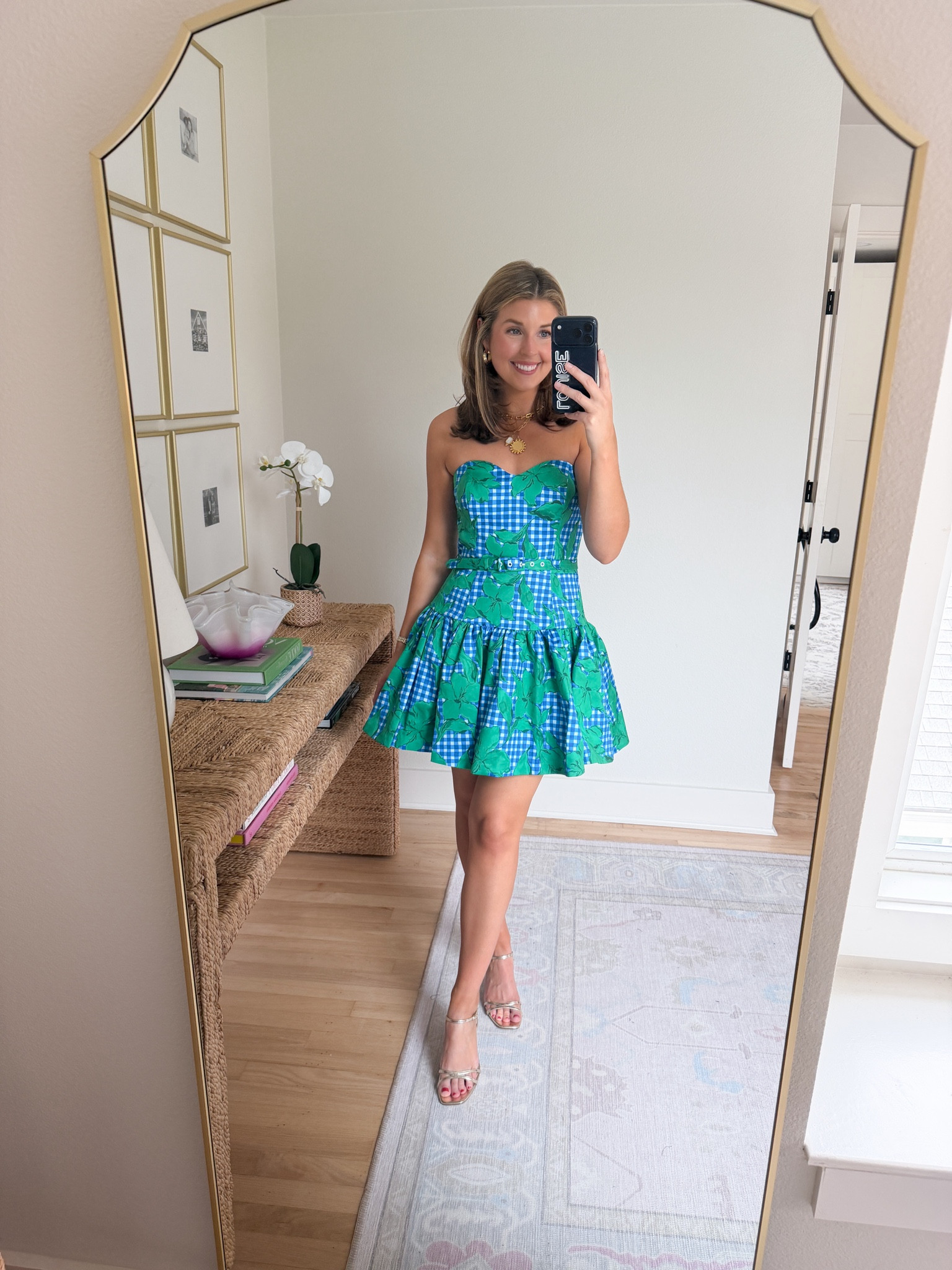 Summer cocktail dress! Wearing a 2 - code: LOUISE20 for 20% off through 5/9