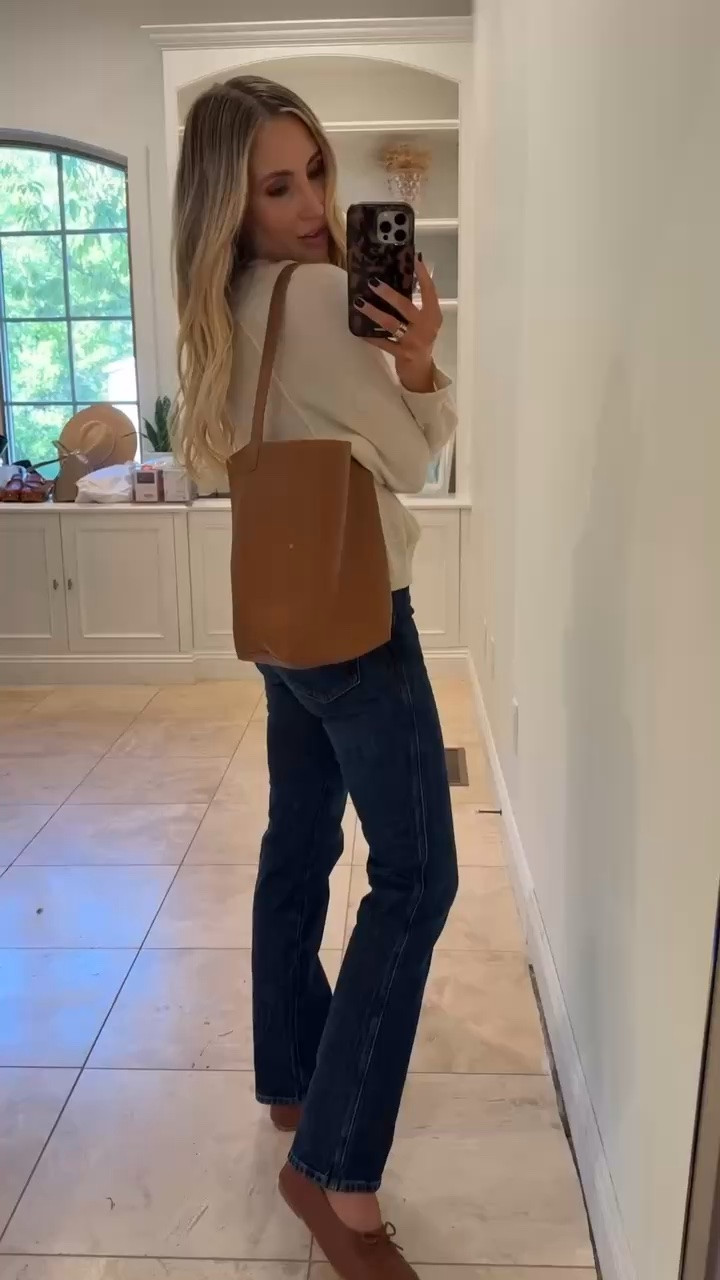 This bag is so good for fall and affordable for the quality! The color is perfection. 

Em Sizes:
Height: 5'6"
Weight: 115lbs
Tops: Small
Pants: 2, Small, 25

#LTKgrwm #LTKootd