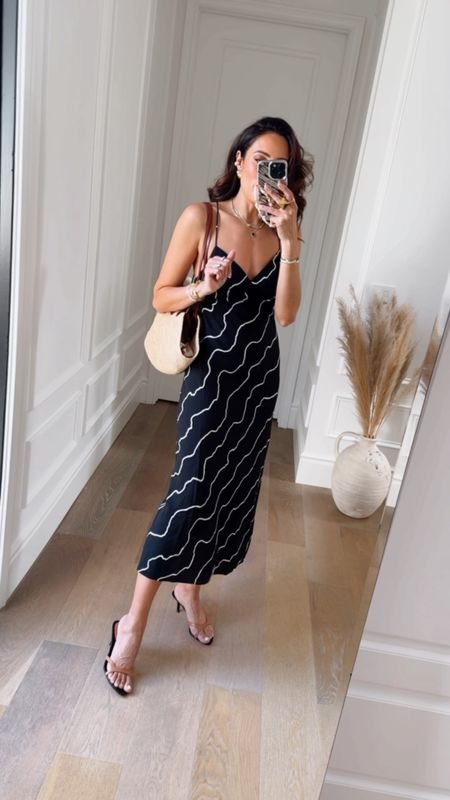 Found the perfect summer dress! Style from everyday casual or pack on vacation this summer! Runs big, size down! Use CODE: LTK20 to get 20% off your entire order! Also linked the rest of my Madewell Haul below! 💛

#LTKVideo #LTKSeasonal #LTKxMadewell