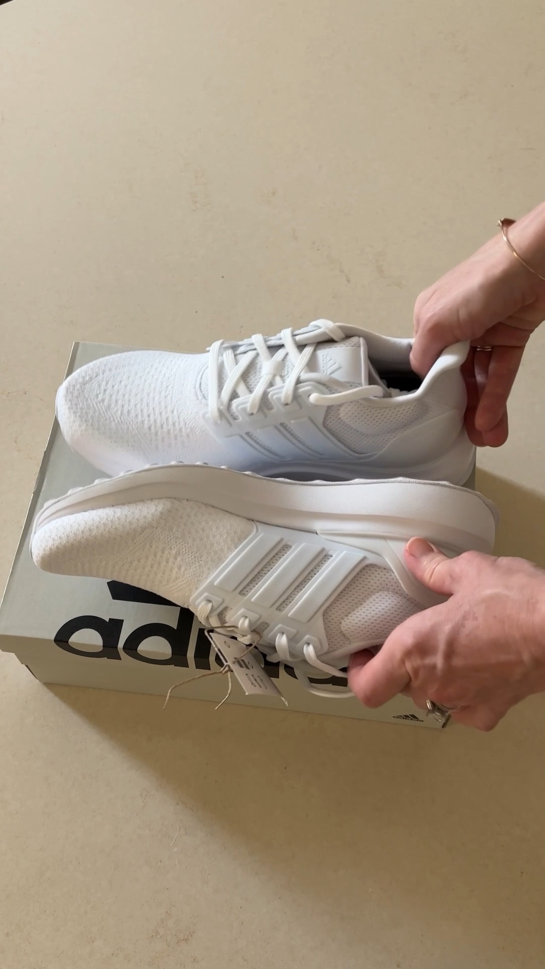 Unboxing new Adidas sneakers 



Running sneakers,
White sneakers,
Cross train sneakers,
Adidas sneakers,
#LTKactive
#LTKbacktoschool


#LTKShoeCrush #LTKVideo #LTKFitness