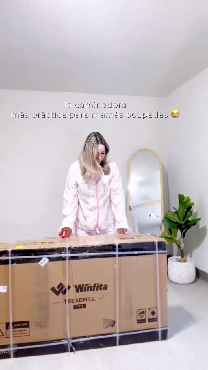 Building my home gym as a busy mom of 3 🏠🏃‍♀️

Between kids, home and work… the gym stopped being realistic 🥲�So I decided to bring the gym home 🏠✨
Slowly building habits that fit my real life 🤍
—
Entre la casa, los niños y el trabajo… ir al gym dejó de ser realista 🥲�Así que decidí traer el gym a casa 🏠✨�Pequeños hábitos que se adaptan a mi vida real 🤍

#treadmill #fitnessathome #treadmillworkout 
 #amazonhome #amazonhomefinds

#LTKfitnessgoals #LTKActive #LTKmorningroutine