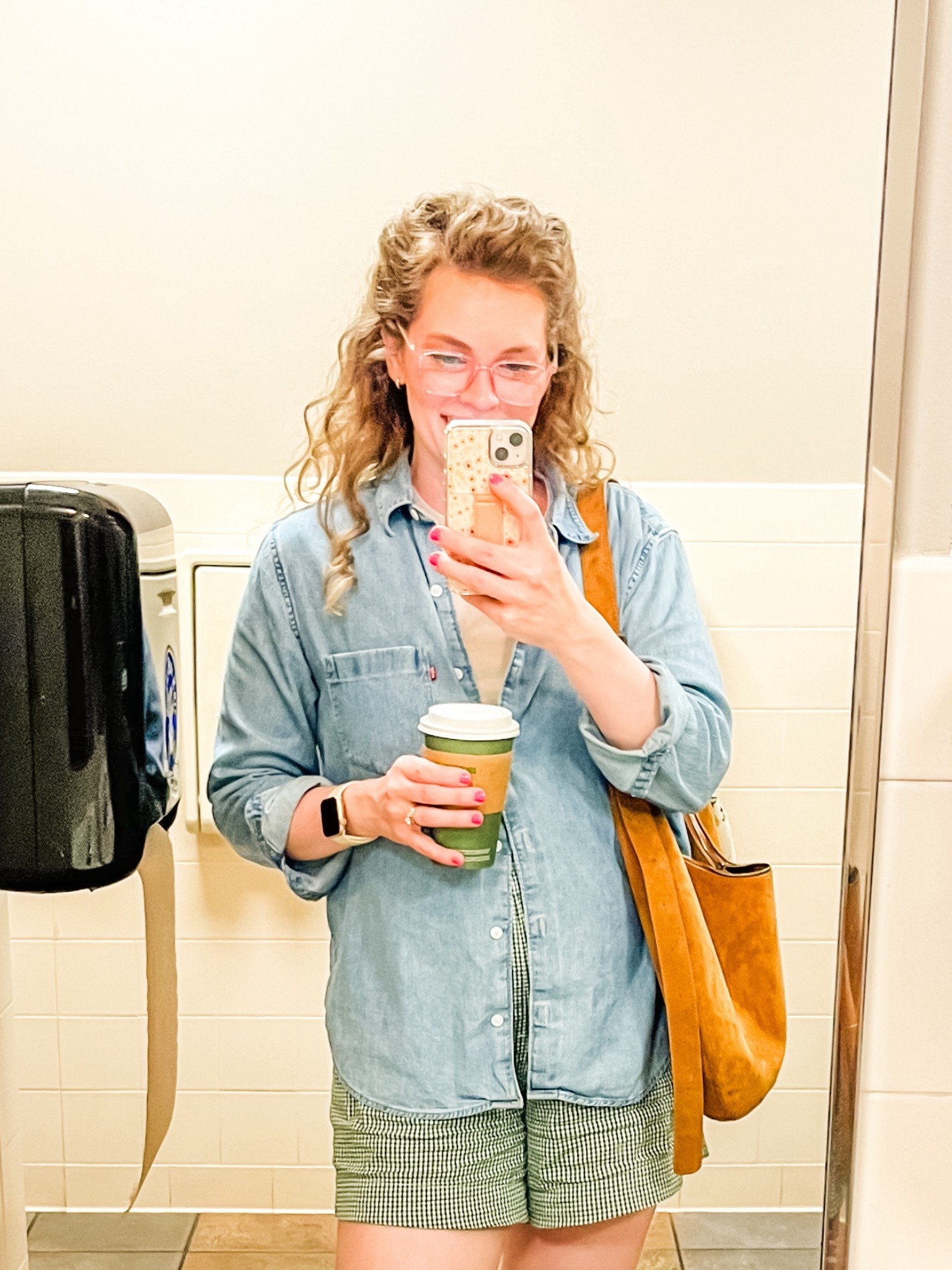 I’m an outfit repeater this week… sort of. Same kind of combo but different color undershirt and different jean shirt 🤣 what can I say, when I find a combo I like… I stick to it! 👏🏻

Size medium in shorts and short sleeve and size large in button up!!