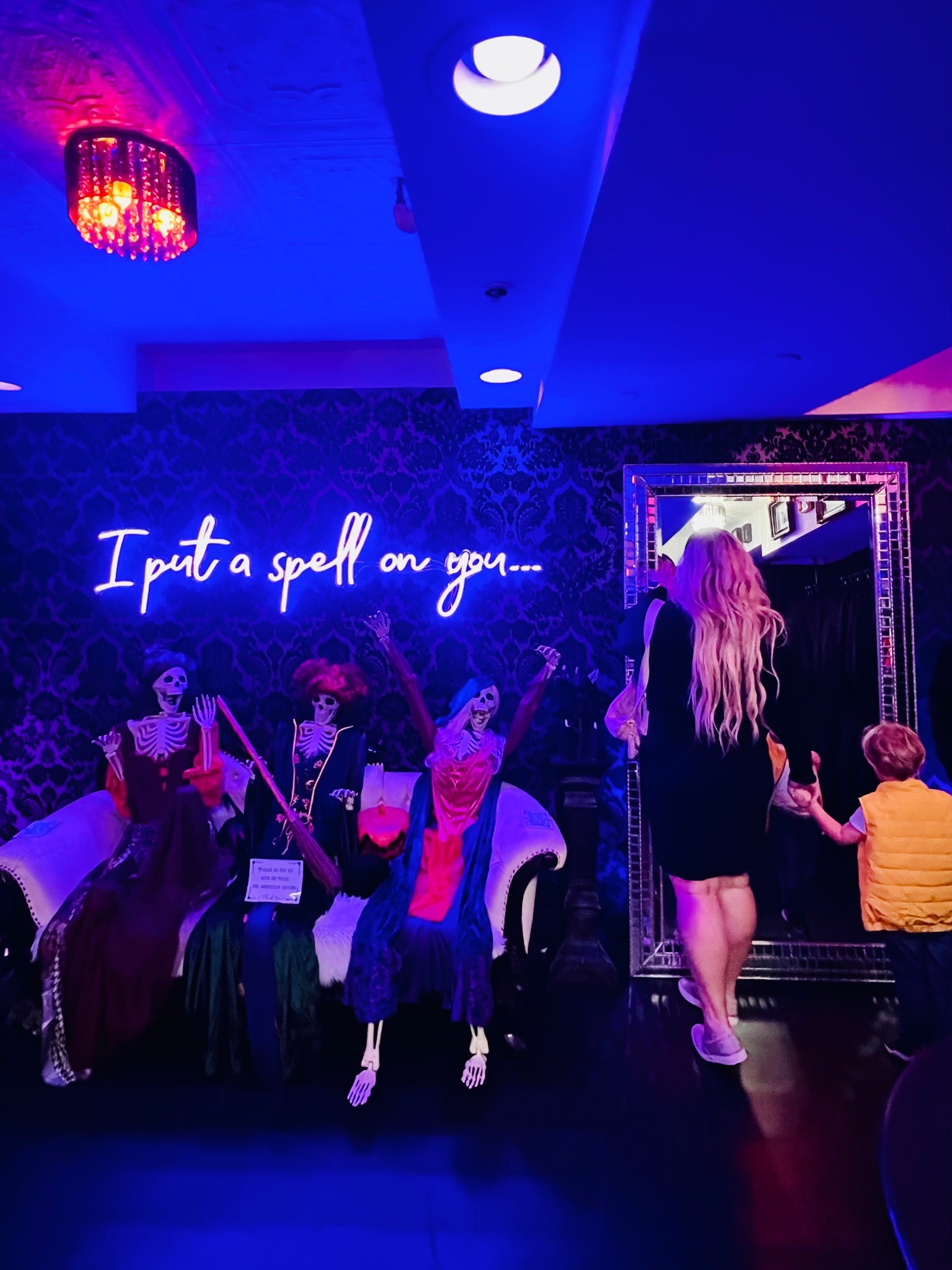 Salem outfits - plus size dresses for fall - black dress - comfy travel sneakers - curvy girls 



#LTKshoecrush #LTKtravel #LTKcurves