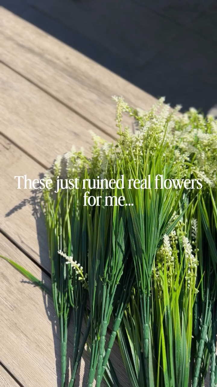 I fear I’ve officially ruined real flowers for myself…
because WHY do these look this good with zero maintenance 😭

No watering. No wilting. No guilt.
Just forever pretty.

Someone tell me I’m not the only one making the switch??
👇 Comment “FLOWERS” and I’ll send you the link!
