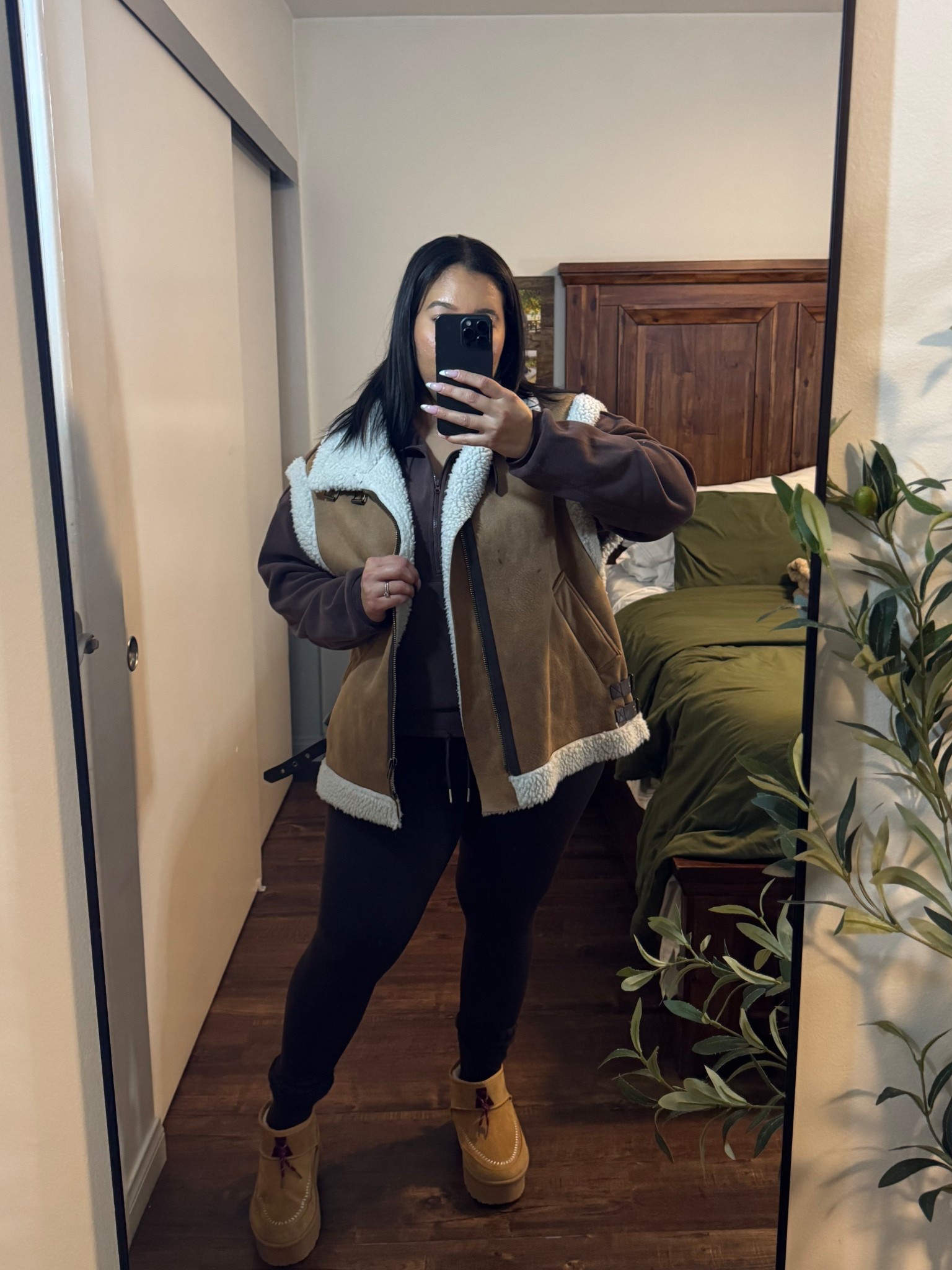 What I’m wearing for morning school drop offs as a wfh mom. 

Fleece sweater - XL/ cropped/ runs small
Sherpa vest -XL/ runs big I wanted an oversized vest 
Leggings - large / they fit good, next time I will order my usual size medium for a tighter fit 

Midsize outfit 
Mom outfit 
Vest 
Sherpa vest 
School drop off outfit 
Errands outfit 
Winter outfit 
Travel outfit 

#LTKootd #LTKmomlife #LTKMidsize