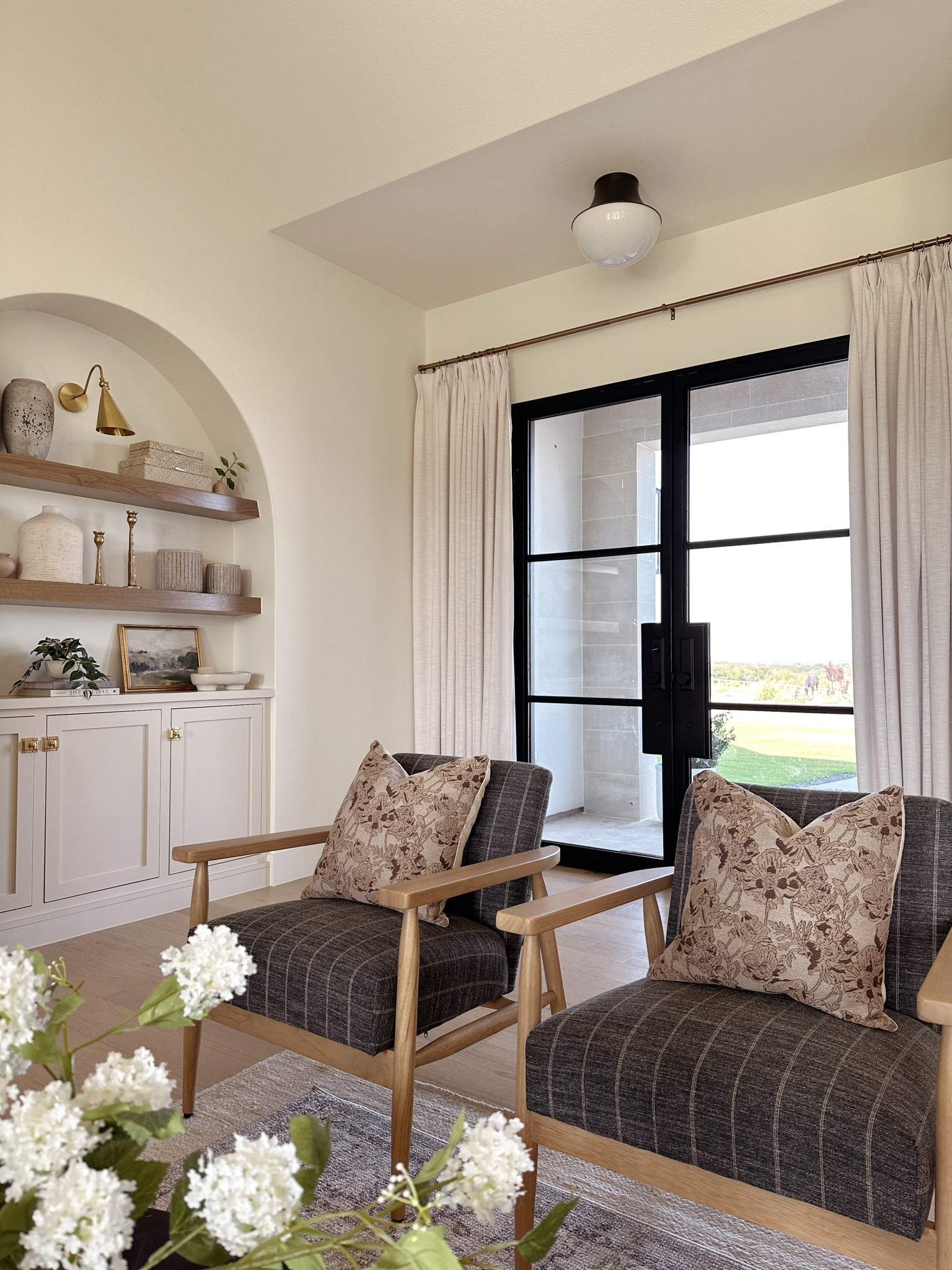 The perfect pillow *does* exist....and it's less than $25 AND it can be bought on Amazon! It's apart of the Chris Loves Julia x Loloi Collection. A beautiful quality pillow at an affordable price! 

Pattern pillow. 18x18 pillow. Floral pillow. Brown pillow. Accent chairs. Grey accent chair. Stripped accent chair. 

#LTKhome