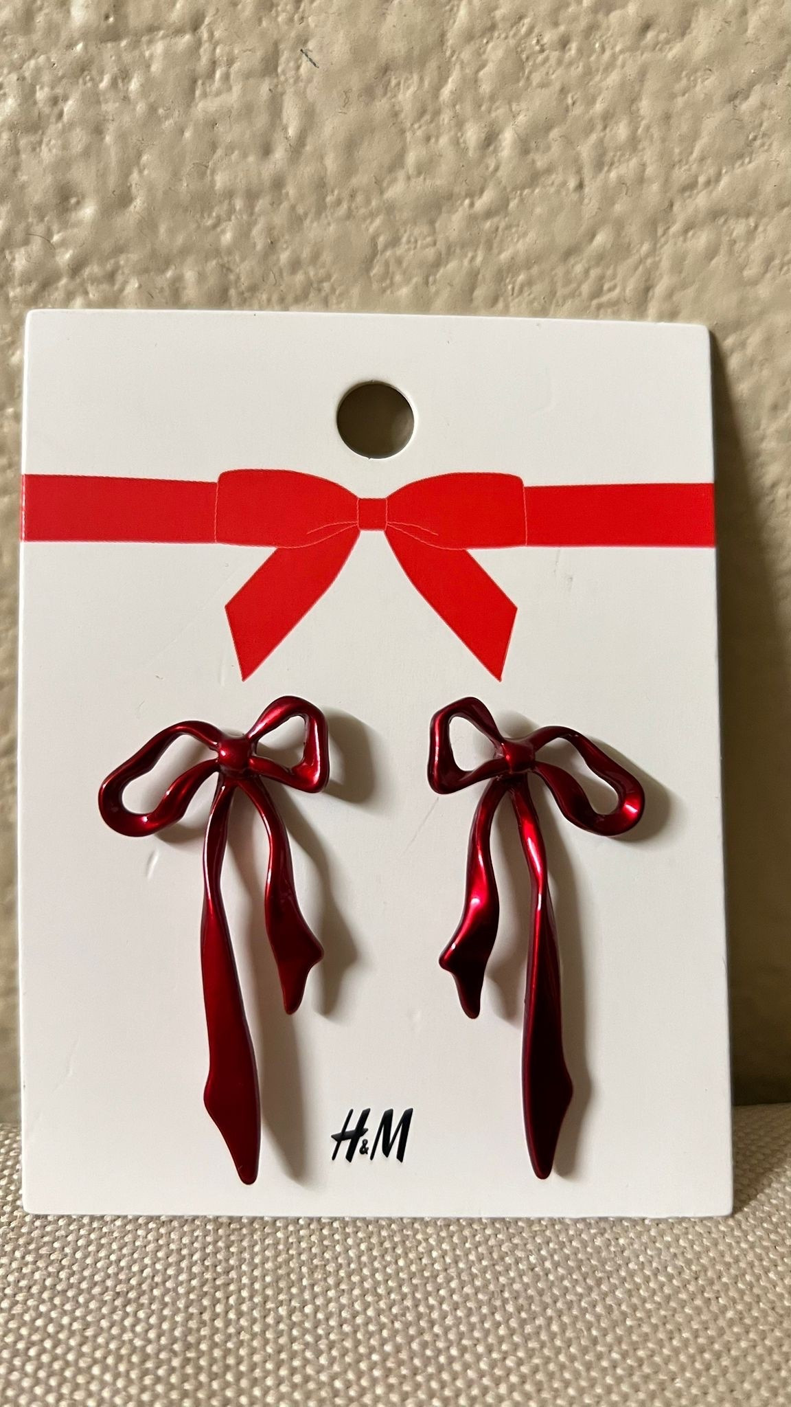 Holiday sparkle in the cutest form 🎀✨
These Christmas Red Bow Earrings make the perfect gift, stocking stuffer, or festive accessory for your holiday outfits. ❤️

Available right now at the H&M store

#LTKHoliday
#LTKGiftGuide
#LTKJewelry
#LTKSeasonal
#LTKFinds
#LTKUnder50
#LTKAccessories
#LTKStyle
#LTKDeals
#LTKStockingStuffers
#HolidayJewelry
#ChristmasJewelry

#LTKHoliday #LTKCyberWeek #LTKGiftGuide