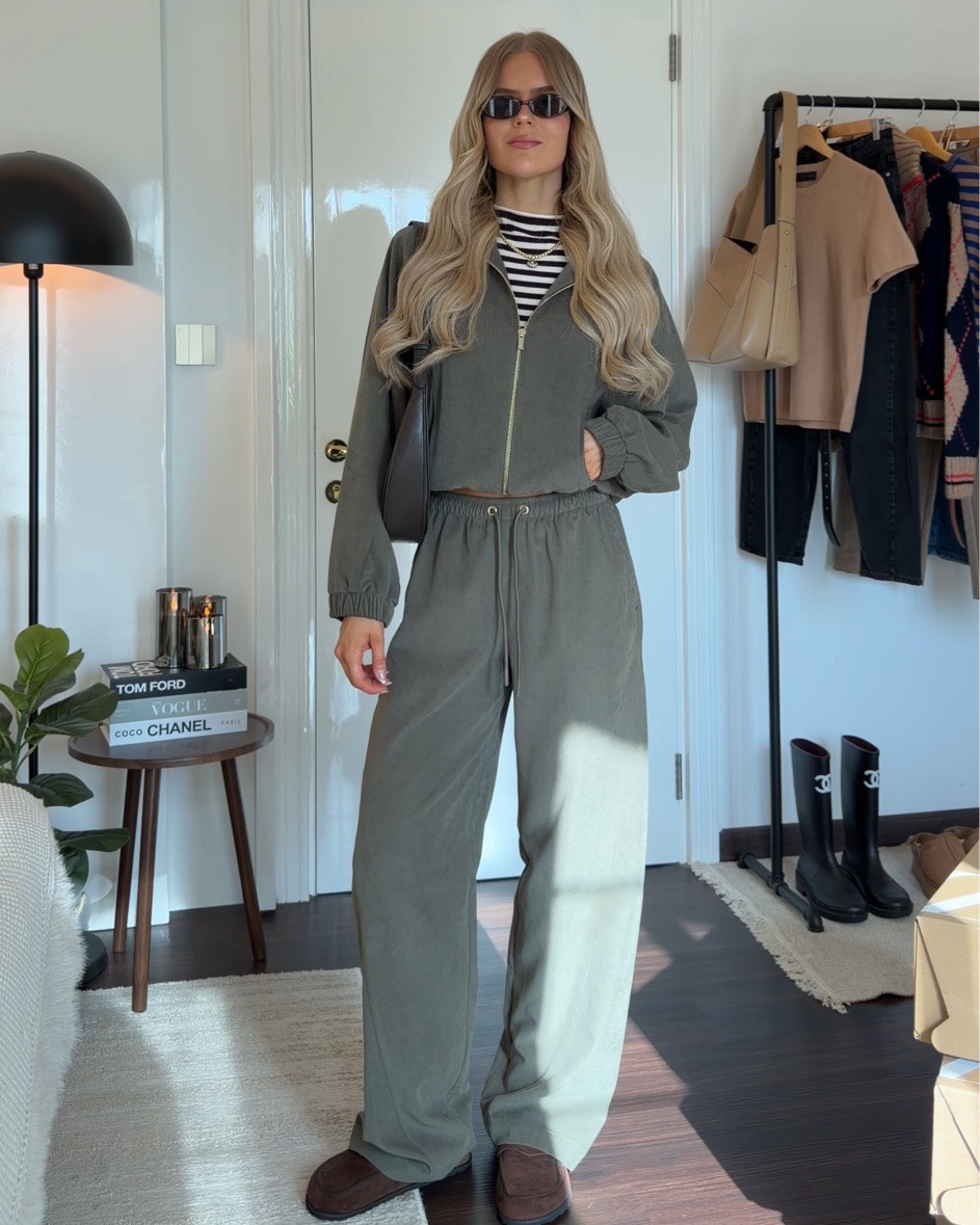 ZARA AUTUMN HAUL OUTFIT 4 🫒✨🍂 
➡️ my sizes (I am 1,70m tall):
- Pants: size S
- Knit top: size S
- Zip jacket: size XS
- Shoes: true to size