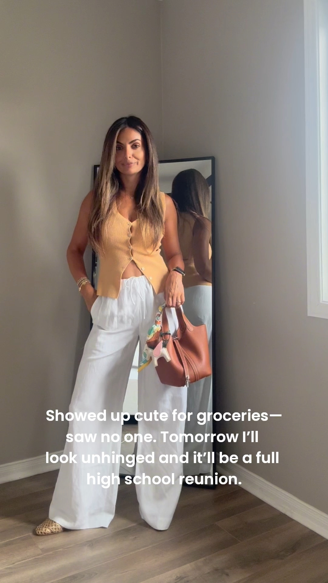 Shirt is old from Aritzia but linking similar options 
Shoes are old from Zara
Pants wearing size xs as they stretch because it’s linen
Purse is from Avona Paris - use code Suzy22 for 22% off 