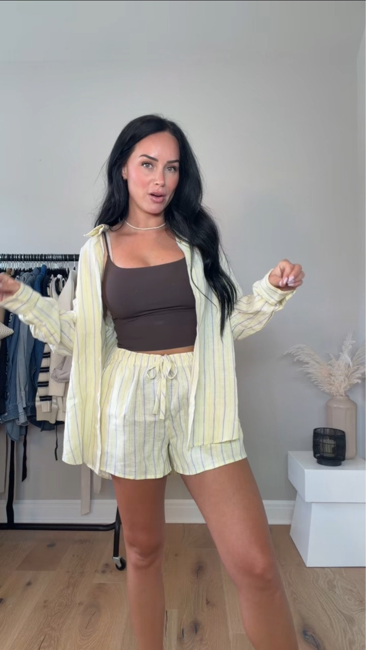 These are definitely must have to get from the Aritzia sale!!! 🤎💛

My sizing 5’7, 145lbs, 33dd
I’m wearing size smalls 

@Aritzia Aritzia Clientele Sale, Aritzia Summer, Aritzia Linen, Linen Outfit, Linen Pants, Linen Set, Summer Fashion, Summer Outfit, Summer Style, Coastal Style, Coastal Chic, Effortless Style, Neutral Outfit, Elevated Basics, Chic Outfit, Everyday Style, Vacation Outfit, Resort Wear, Beach Outfit, Swim Cover Up, Poolside Style, Warm Weather Outfit, Casual Chic, Clean Girl Style, Capsule Wardrobe, Summer Staples, Lightweight Layers, Travel Outfit, Vacation Style, Brunch Outfit, Weekend Outfit, Feminine Style, Neutral Fashion, Trendy Outfit, Linen Top, Matching Set, Summer Essentials, Vacation Ready, Everyday Fashion, Outfit Inspiration, Fashion Finds,
