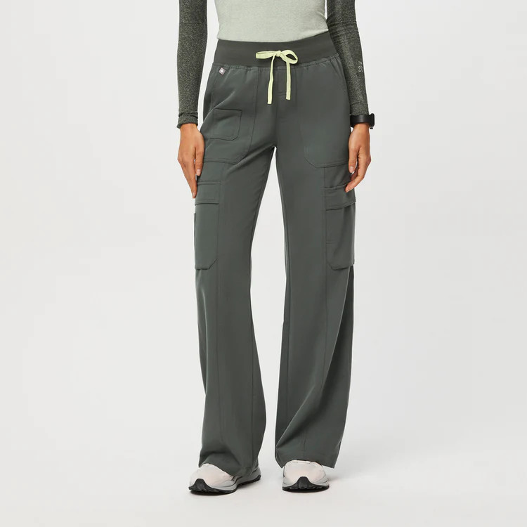 High Waisted Yendi Cargo Scrub Pants | FIGS