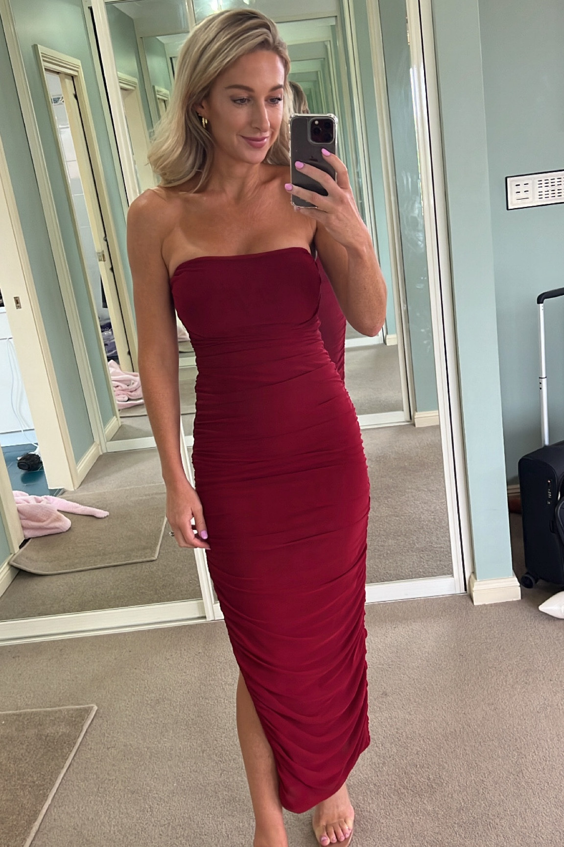 Lady in red (or burgundy) 

#LTKcurves #LTKSeasonal #LTKaustralia