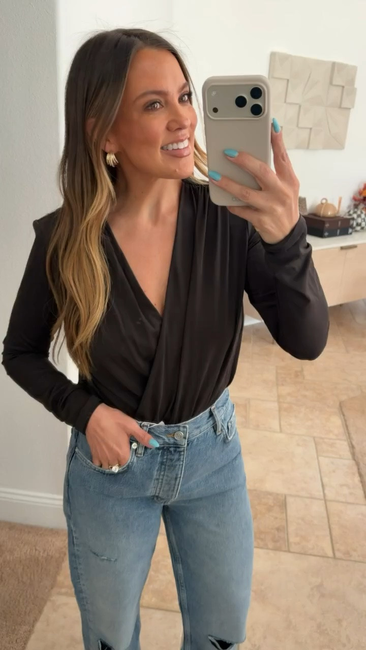 This bodysuit is so flattering and perfect for date night !!

Height: 5’6”
Weight: 140lbs
Bodysuit: medium
Jeans: 28

#LTKootd
