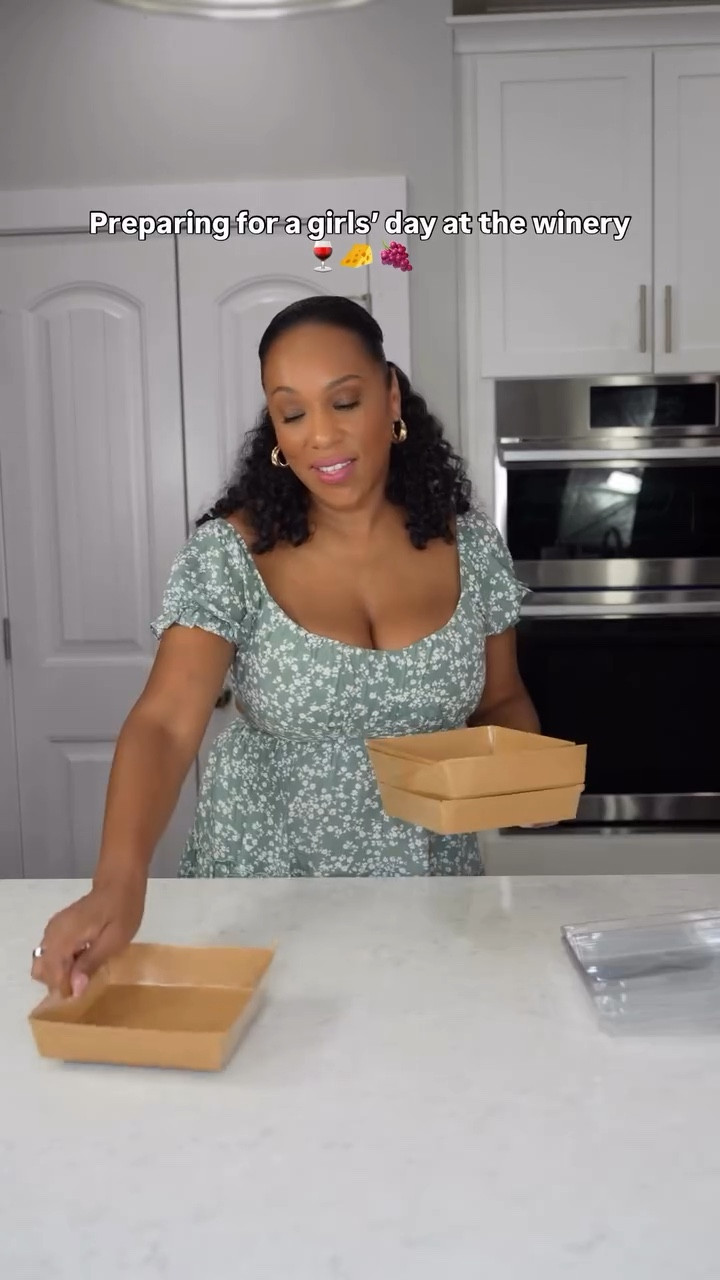 Had the best time at the winery this past weekend. 🍷🧀✨ 

Of course my favorite part was the wine, girls time, and the individual charcuterie boards that were easy to pack up to go. I packed them up in my new @yeti cooler that I’m loving. It was perfect for the day!

✨ If you want the link to these charcuterie containers or anything else you see, comment WINE below and I’ll send it over. 

#winery #girlsday #momlife #momlifebelike #momsdayout #charcuterie