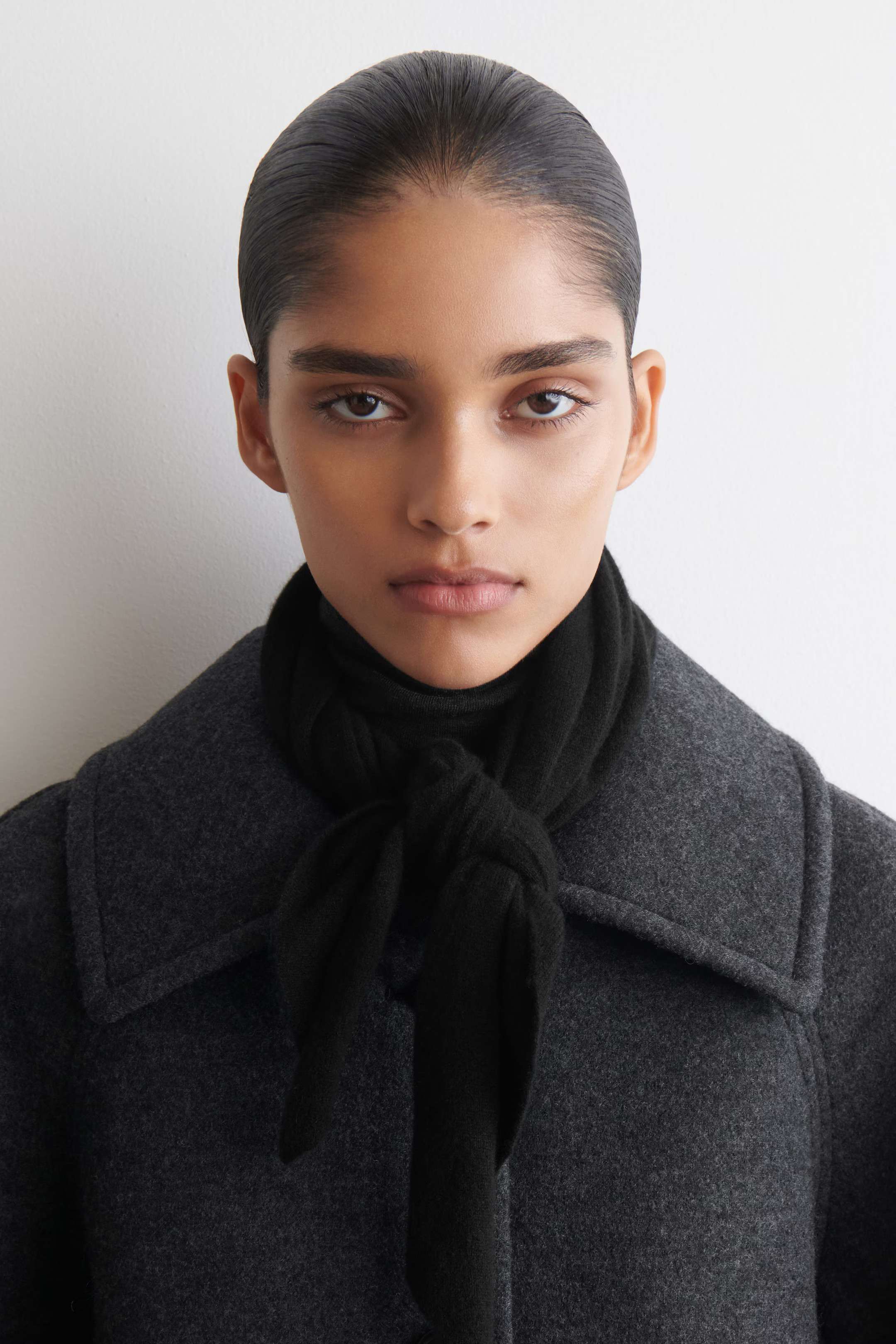 CASHMERE TRIANGLE SCARF - BLACK | COS US | COS (US)