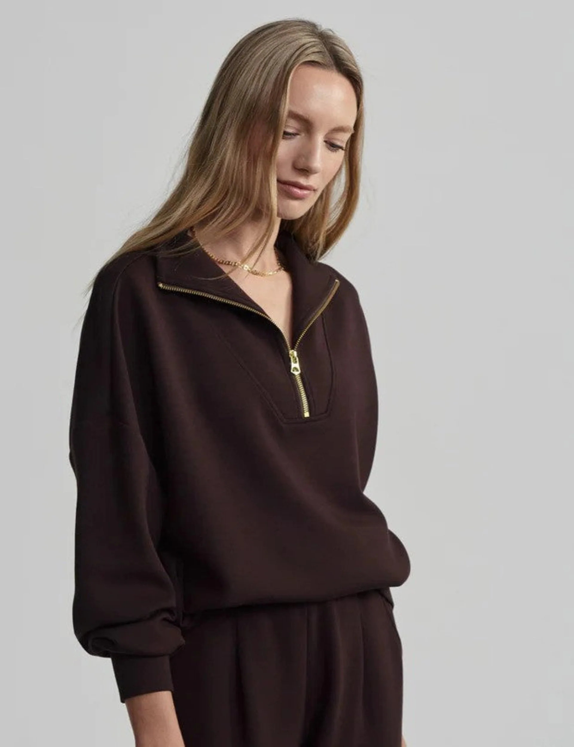 Varley | Hawley Half Zip Sweat - Coffee Bean | The Sports Edit | The Sports Edit