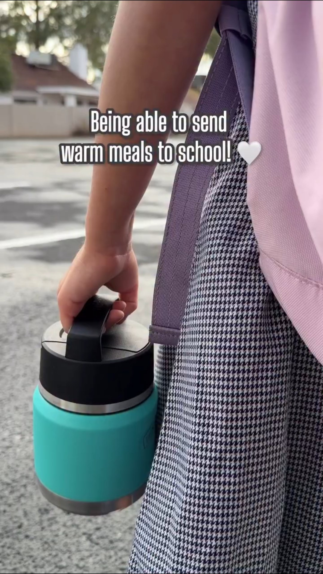 These are the days! 🤍 We have been a big fan of the Thermos cups since she was little, and now we are sending her to school with the Thermos ICON Kids Food Jars with her favorite foods Mac and Cheese and Pasta (anyone else’s kids? 😅). These would make perfect stocking stuffers. Let me know if you want the link! 👇🏼

#schooldays #wintertips #ThermosBrand #ad