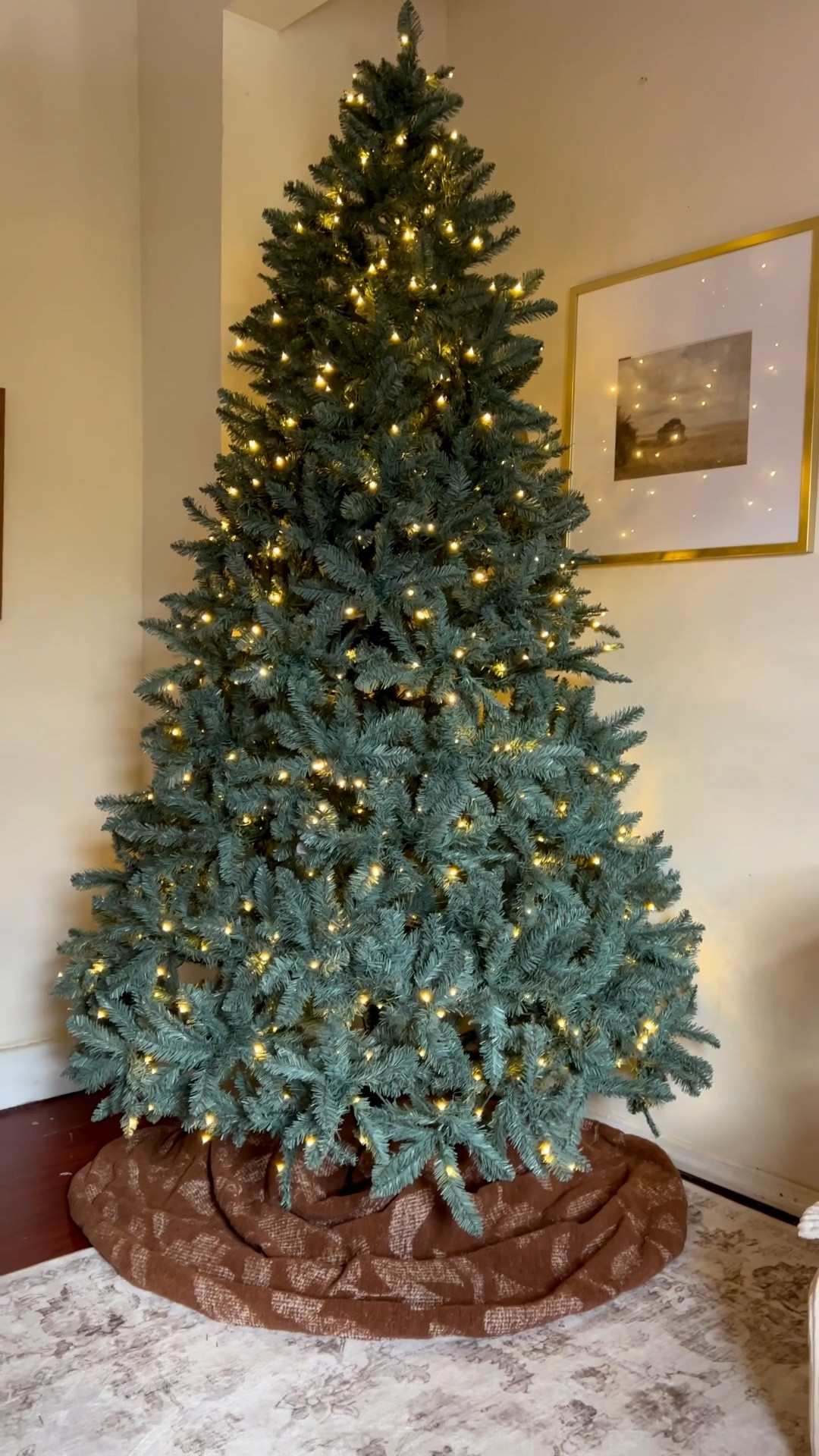 ✨ The coziest Christmas vibes start here 🎄
This stunning 8’ Tribeca Blue Spruce Artificial Christmas Tree from @kingofchristmas comes with 650 warm white LED lights and a remote control with 8 lighting modes,including one that gently dims and brightens for that magical holiday glow ✨

Tap to shop and bring the Christmas magic home! 🏠🎅🏽

#KingOfChristmas #christmastree #christmasdecor #holidayhome #christmaslights #cozychristmas #christmasvibes #holidaydecor #christmas2025 #homedecor #ltkhome #ltkholiday #ltkfinds #ltkseasonal #ad #gifted