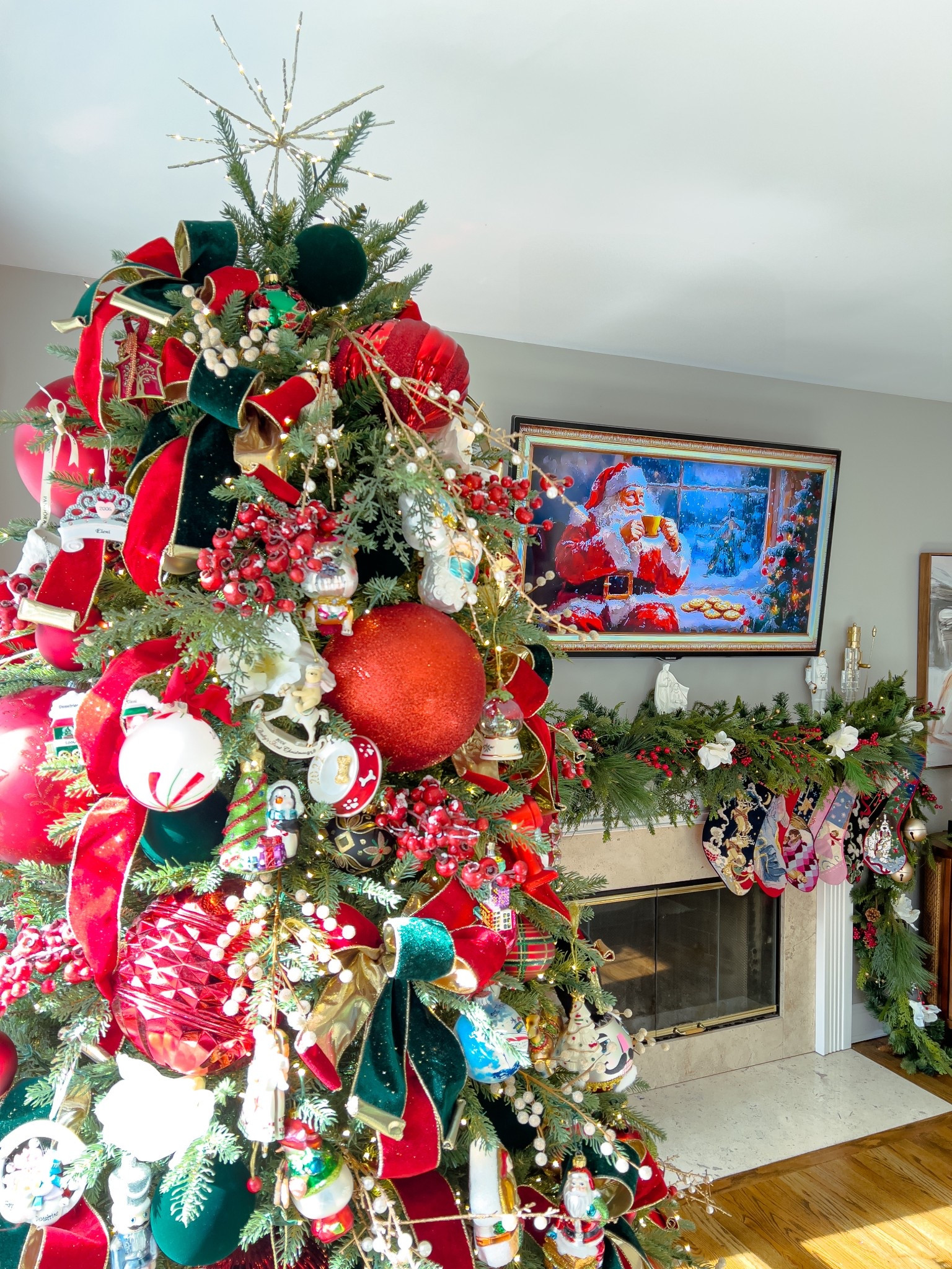 Traditional Christmas decor 

#LTKHome #LTKSeasonal #LTKHoliday