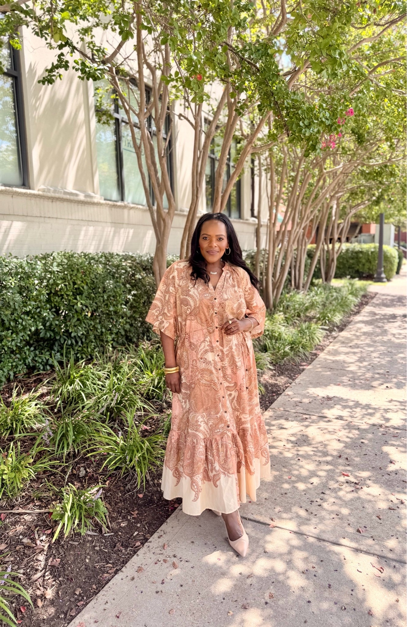 Tuesday workwear ootd! So glad H&M restocked this gorgeous paisley print dress! Perfect for the Fall season. I’m wearing the size M. You are going to love this! I’m also sharing a few new dresses from H&M. 💁🏽‍♀️

#whattowear #midsizestyle #9to5workwear #fallfamilyphotos #falldresses

#LTKootd #LTKMidsize #LTKWorkwear