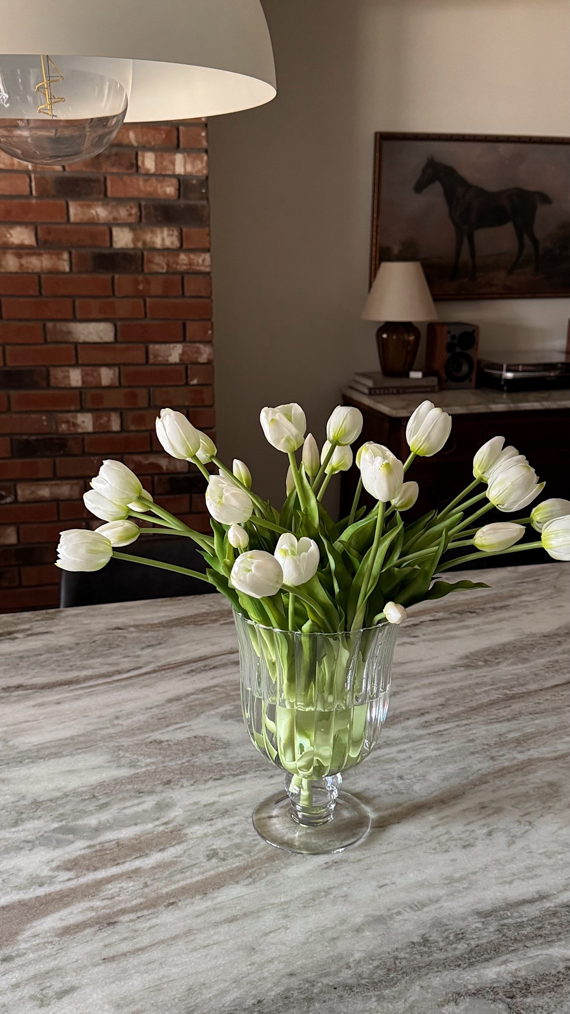 these faux tulips look so real! perfect for spring 🌷

Amazon, Amazon home finds, faux tulip, Amazon home decor, faux florals, glass vase