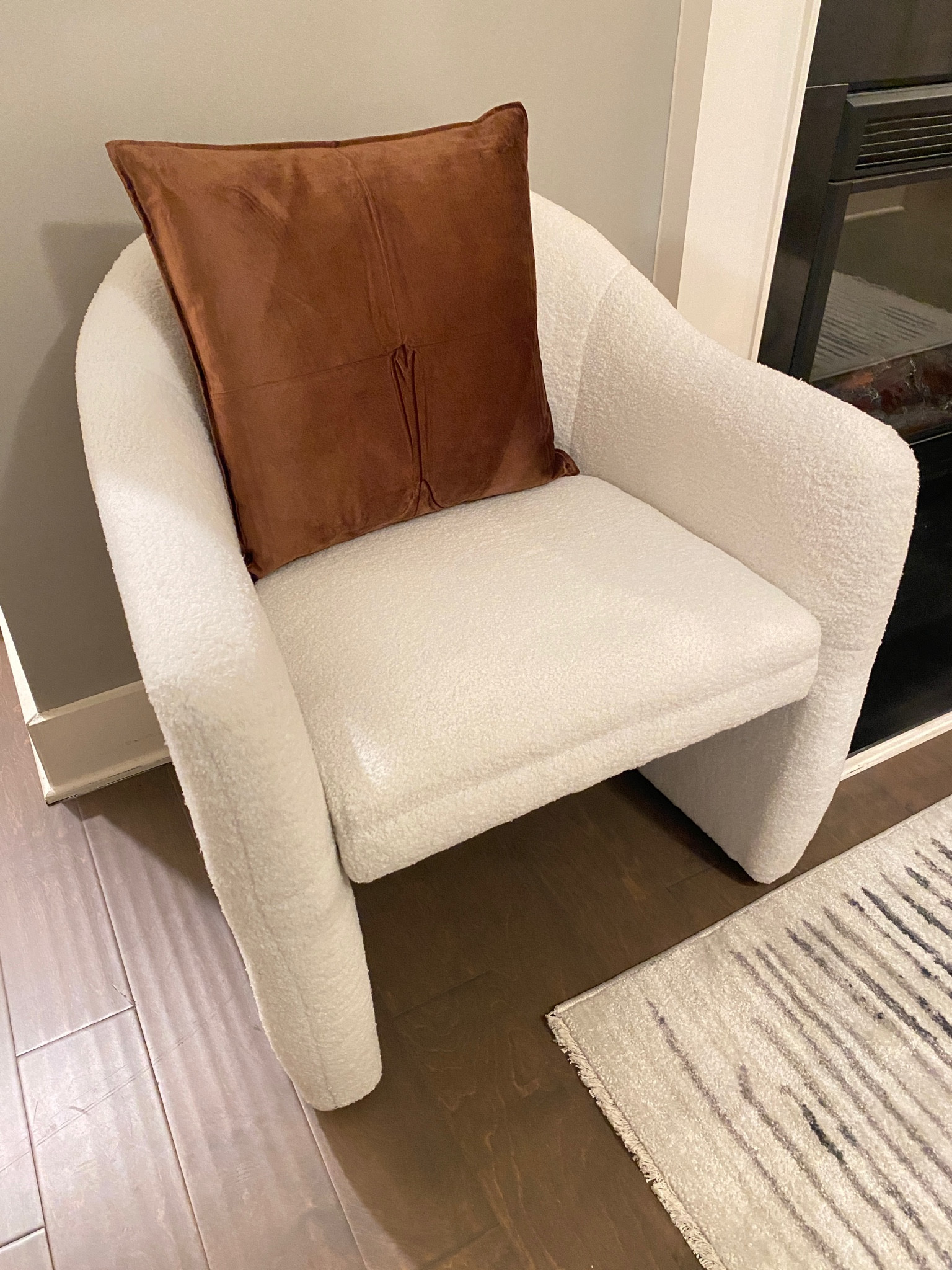 Fall living room decor 🍂🍁 #fallhome 

#LTKSeasonal #LTKhome #LTKsalealert