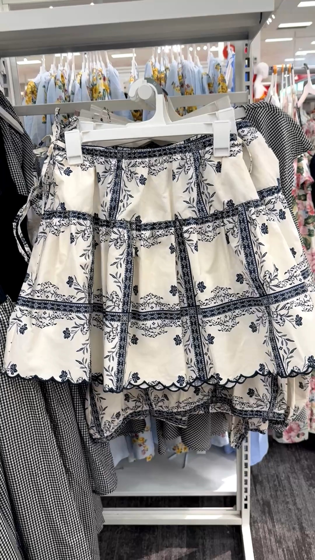 I’ve always loved a scarf print and it’s super cute on this women’s mini skirt. The cream and navy blue design look like spring/summer.  And there’s pockets too! ☀️ Matching top is also adorable.

#scarfprint #womensminiskirt #springoutfit #summeroutfit #scarfprintskirt #printskirt #creamandnavy #target #matchingtopandakirt

#LTKootd #LTKSeasonal #LTKFestival
