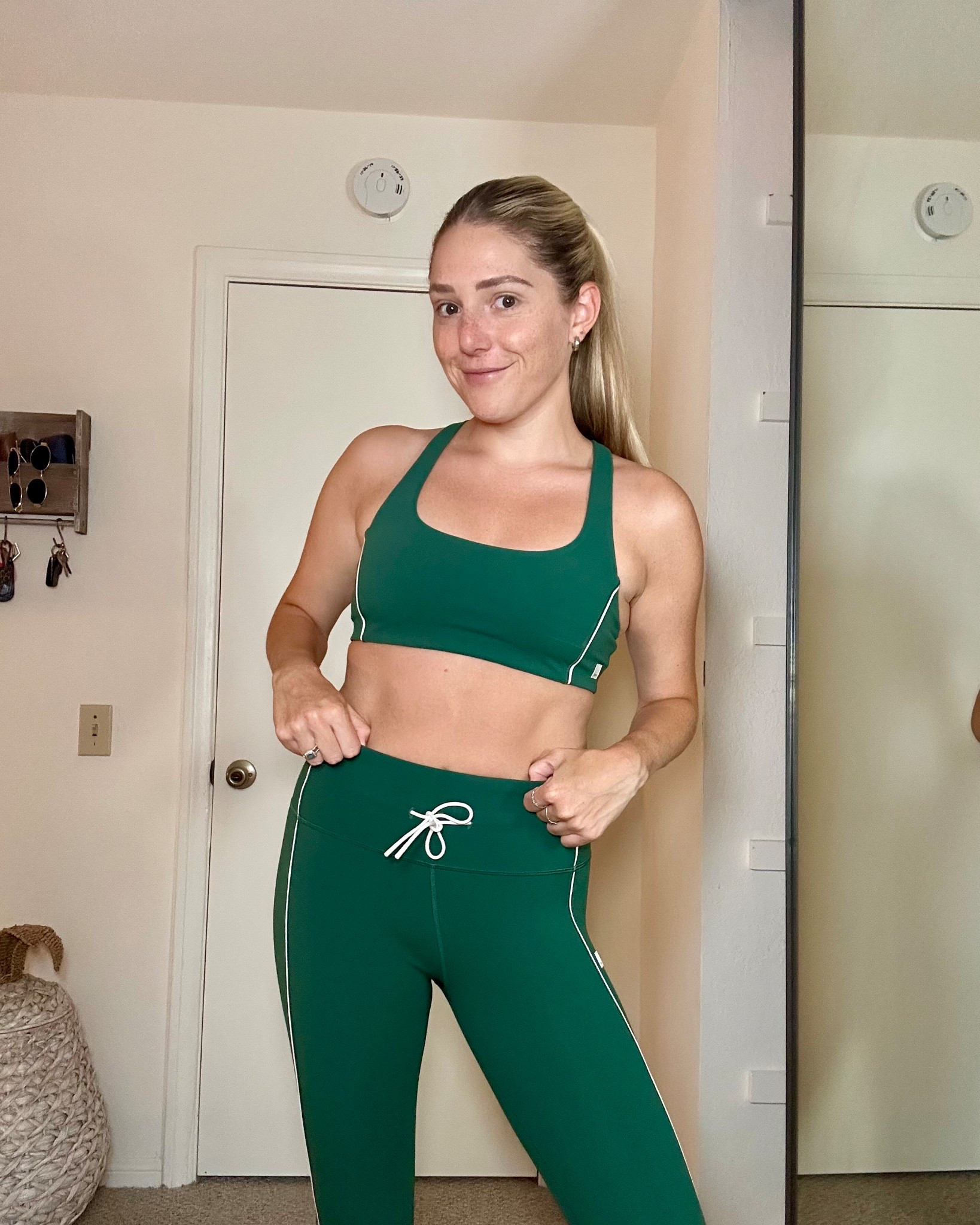 vuori green workout set size medium 