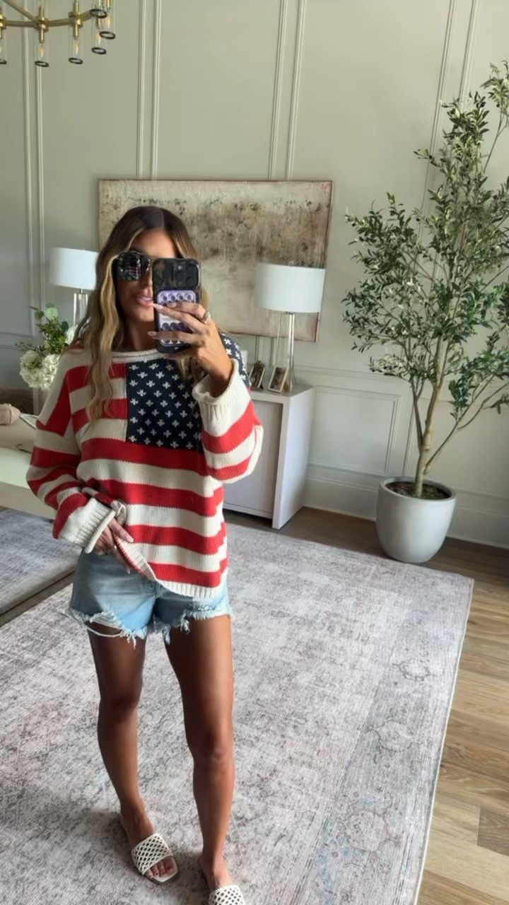 wearing a small sweater and 26 in shorts ❤️ use code hollie35 for 35% off!