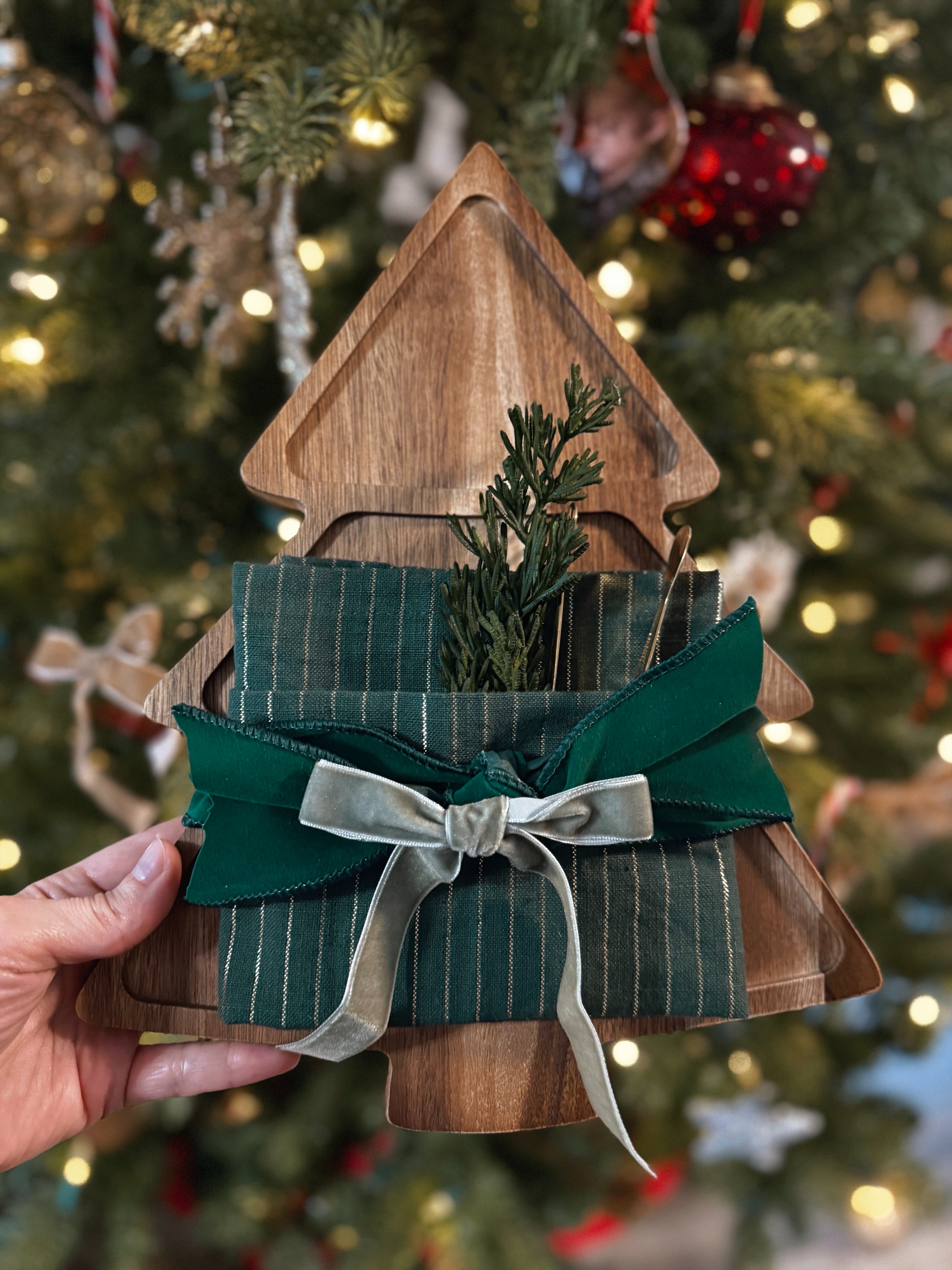 ✨ Jumping back into LTK today after leaving this account untouched for… four years 😅 and I had to share the sweetest little gift I received at a “favourite things” party last weekend!

How adorable is this tree-shaped board wrapped up with a cloth napkin, a sprig of greenery, cheese tongs and the prettiest velvet bow? 🎄🤍

Everything is from Walmart — the napkins come in a pack so you can make multiple gifts, and the bows are Walmart too. It’s such a simple, thoughtful, budget-friendly idea for teachers, neighbours, or hostess gifts. Truly one of those “looks fancy but is actually so easy” holiday moments.

Linking all the pieces on LTK so you can recreate it! 🎁✨

#giftideas #holidaygifting #walmartfinds #ltkhome #ltkholiday #favoritethingsparty #budgetfriendlygifts #hostessgifts #easyDIYgifts 

 