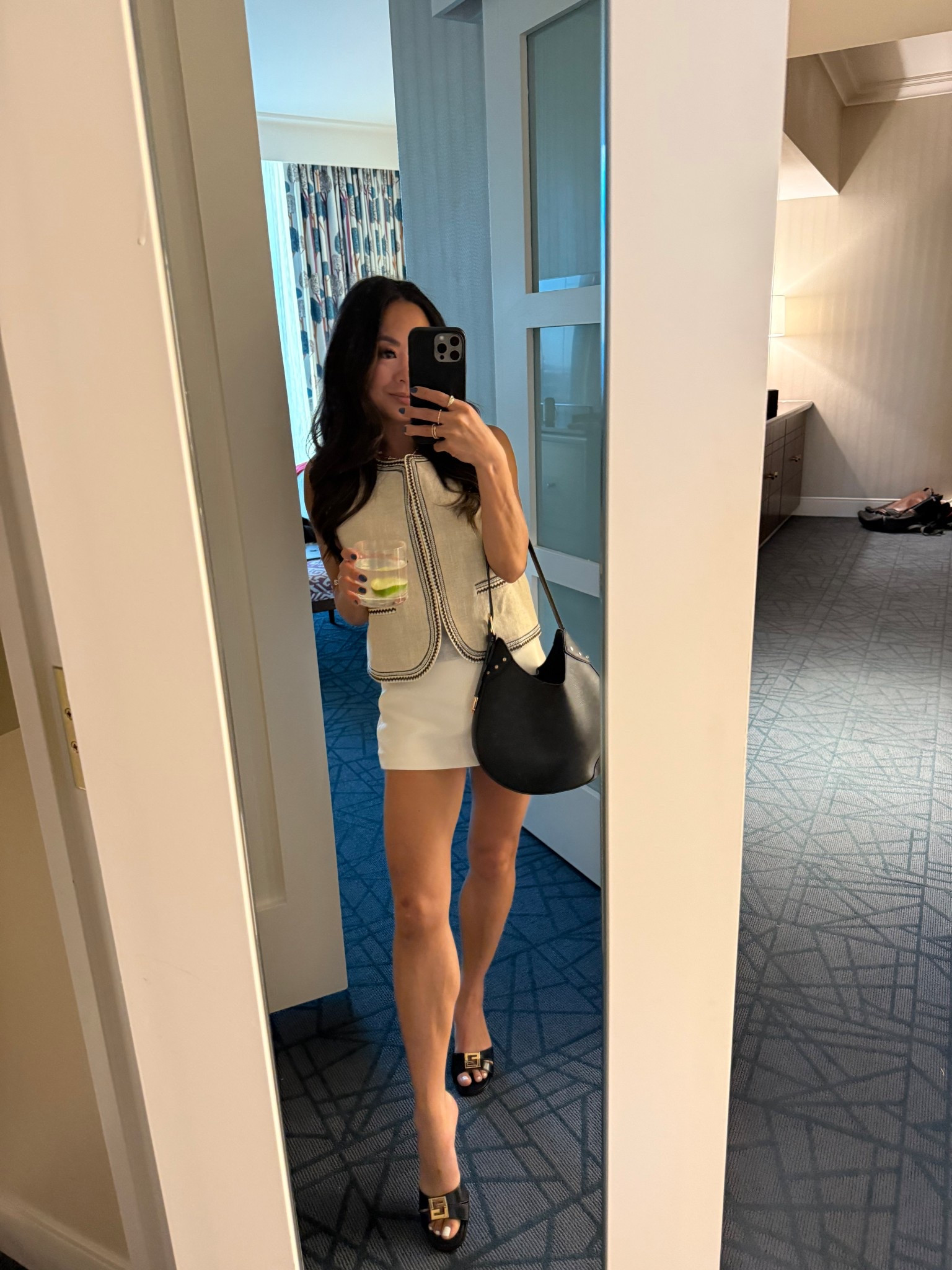 An outfit I wore in Austin! Cute and comfy 🙌🏼 
Vest is XXS
Tank is O/S
Skort is 00
Heels are 5/35