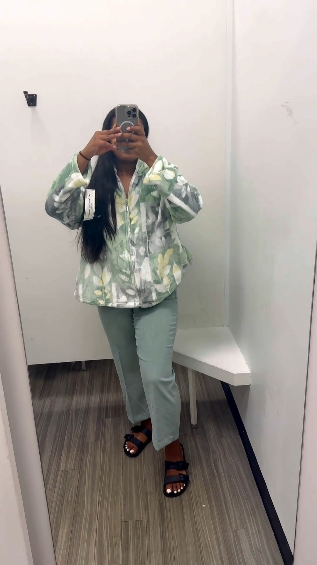 Is that that is the cutest 10 out of 10 recommend
Sz
Top- large 
Bottoms-medium 

#LTKU #LTKootd #LTKWorkwear