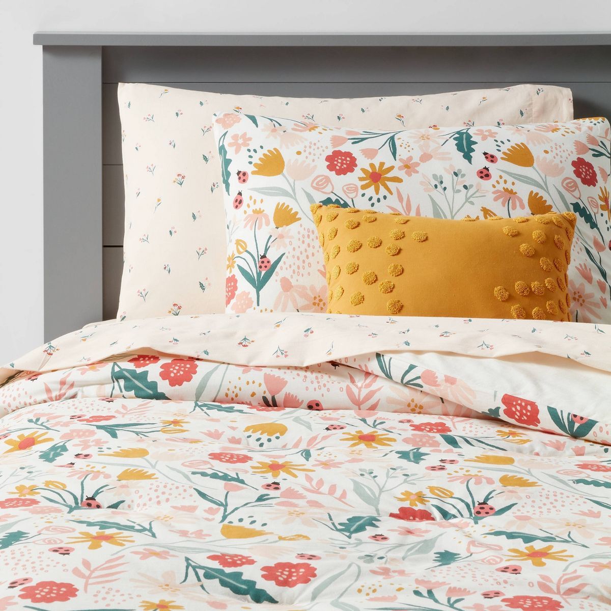 In the Garden Kids' Bedding Set with Sheets - Pillowfort™ | Target