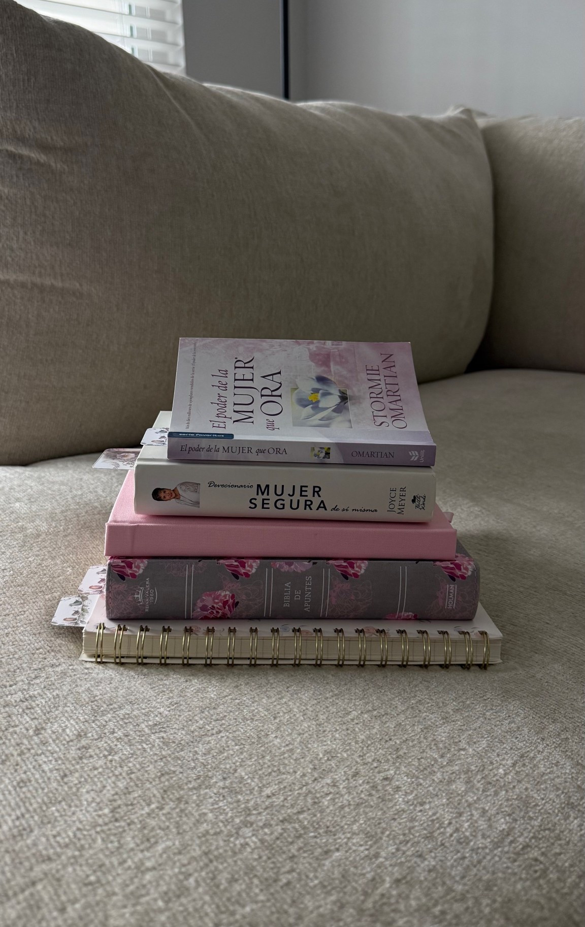 Biblia study and books 