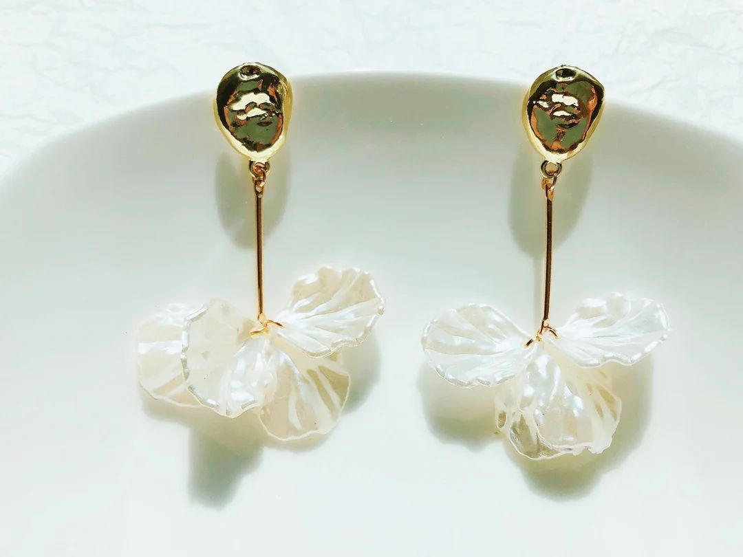 Gift For Her/Shell Flower Petal Earrings/White And Gold Statement Earrings /Long Earrings/ Elegan... | Etsy (US)