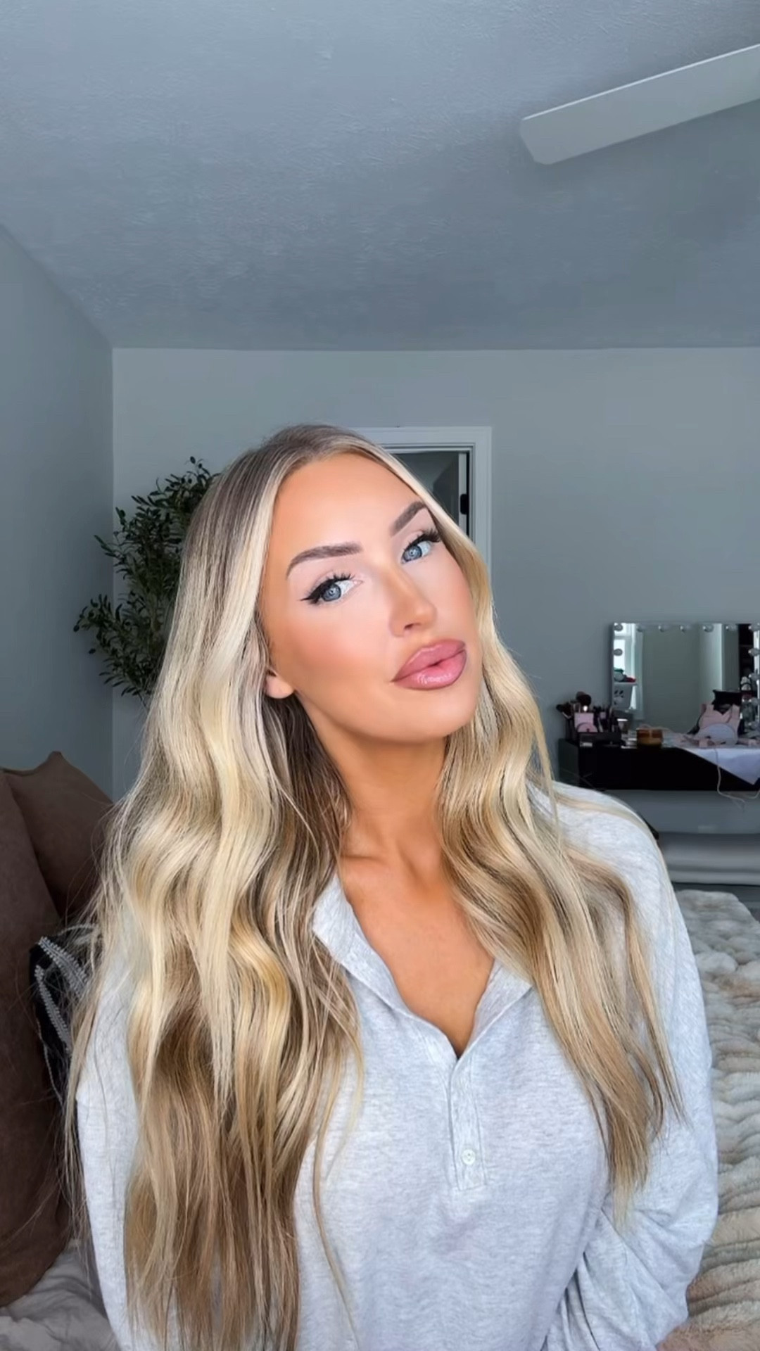 My everyday makeup routine 🩷💄

Skincare:

Kiehl’s avocado eye cream
Monat be gentle moisturizer
Monat c radiance illuminating serum

Makeup details:

NARS concealer in vanilla
Huda beauty powder in cupcake
Maybelline skin tint in 180 & 220
LYS bronzer stick in motivate
Rhode blush in freckle
Wink clique lashes in style pearl
Nyx epic ink liner

Lip combo:

ABH lip liner in deep taupe
Charlotte tilbury lipliner in iconic nude
Tarte juicy lip gloss in Hollie
Nyx butter gloss in creme brûlée 

#LTKFindsUnder50 #LTKBeauty #LTKFindsUnder100