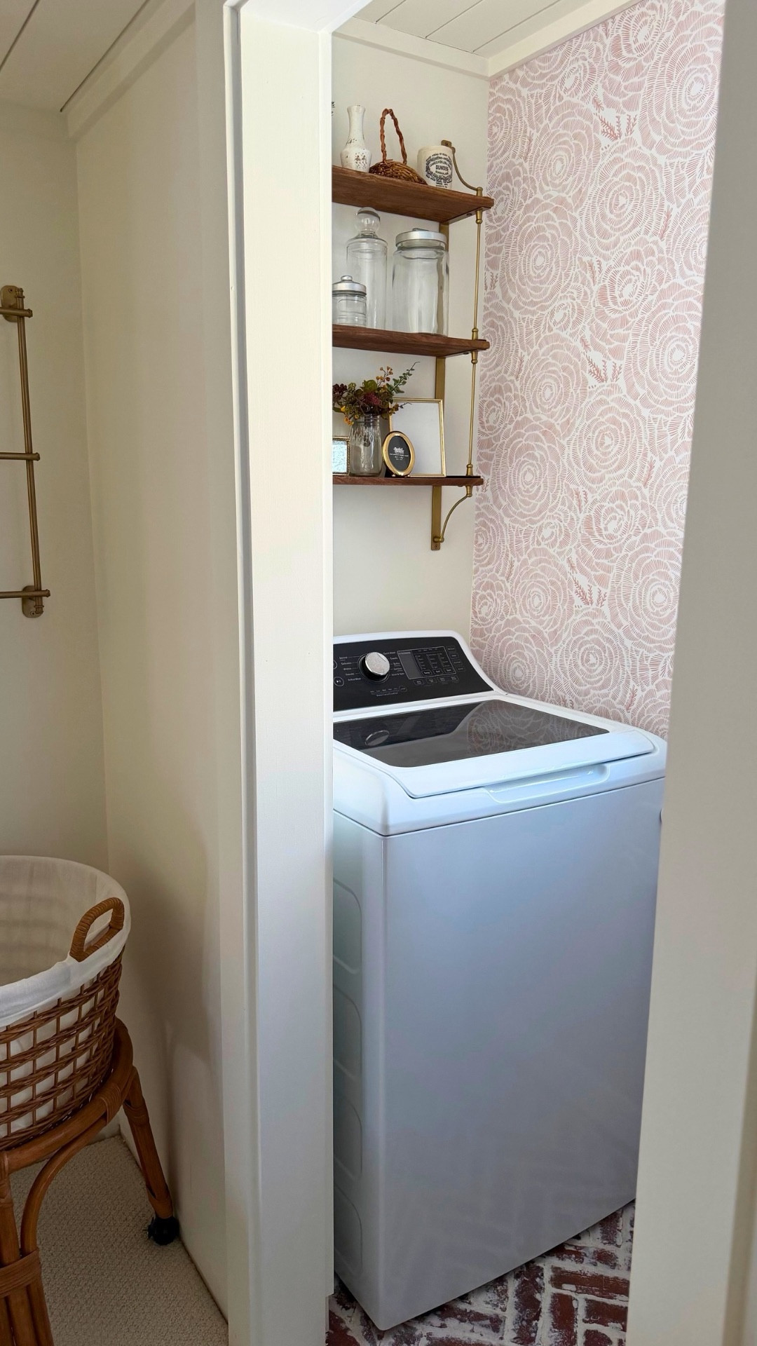 If you’ve been considering this brass and wood shelf- here is your sign - BUY IT! 

🚨on sale 

Magnolia | Thrifted Shelf Decor | Shelf Styling | Vintage Home | Laundry Room Decor

#LTKvlog #LTKHome #LTKSaleAlert