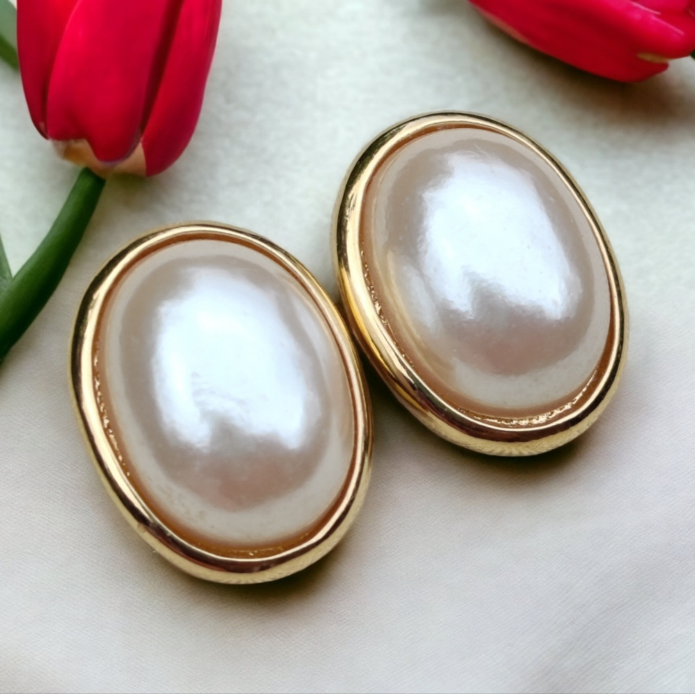 Vintage Liz Claiborne large pearl earrings | Poshmark
