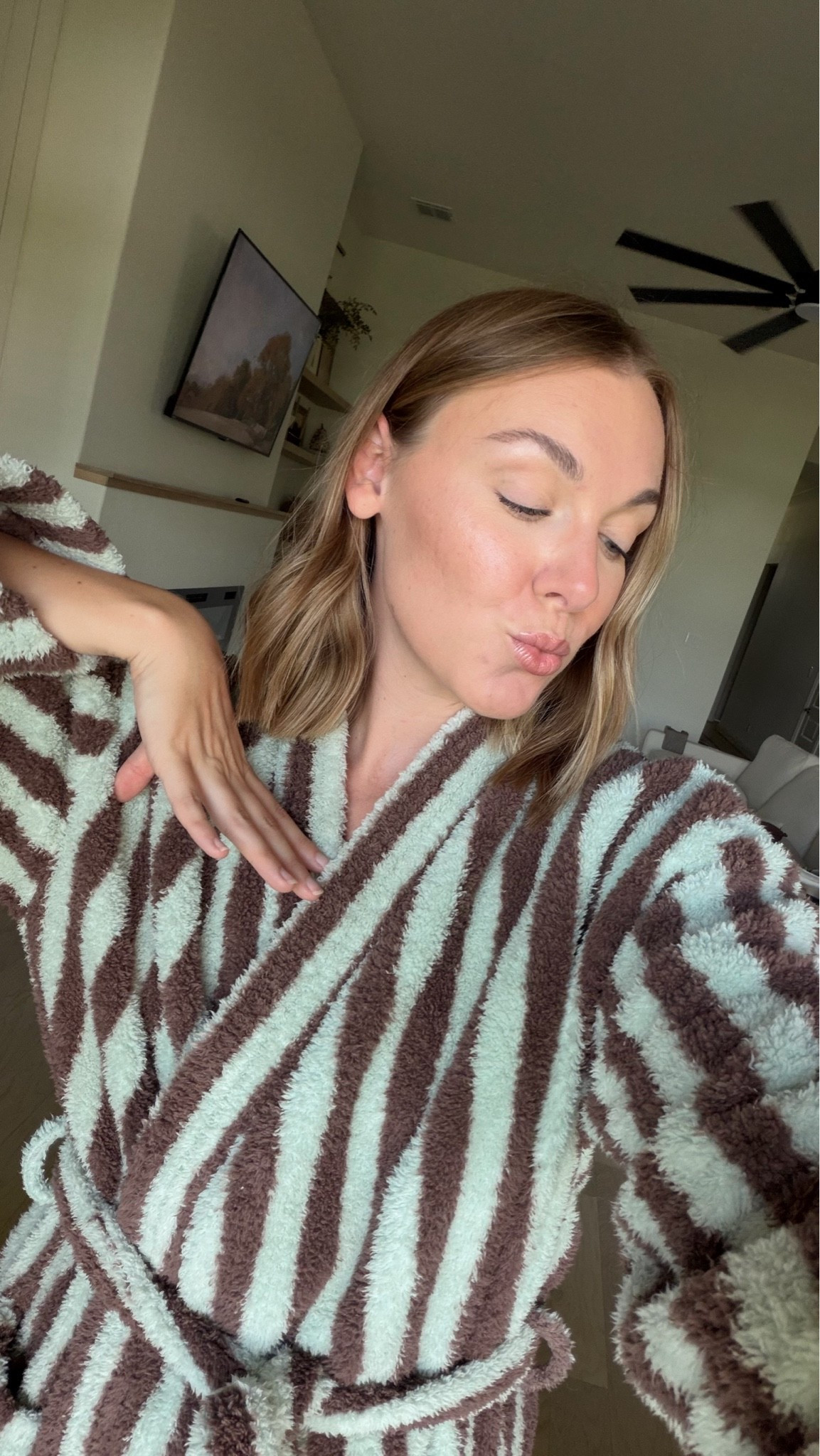 Love this new robe!! Super soft & trendy! Currently on sale too ✨

Wearing size L

#LTKmomlife #LTKgrwm #LTKSaleAlert