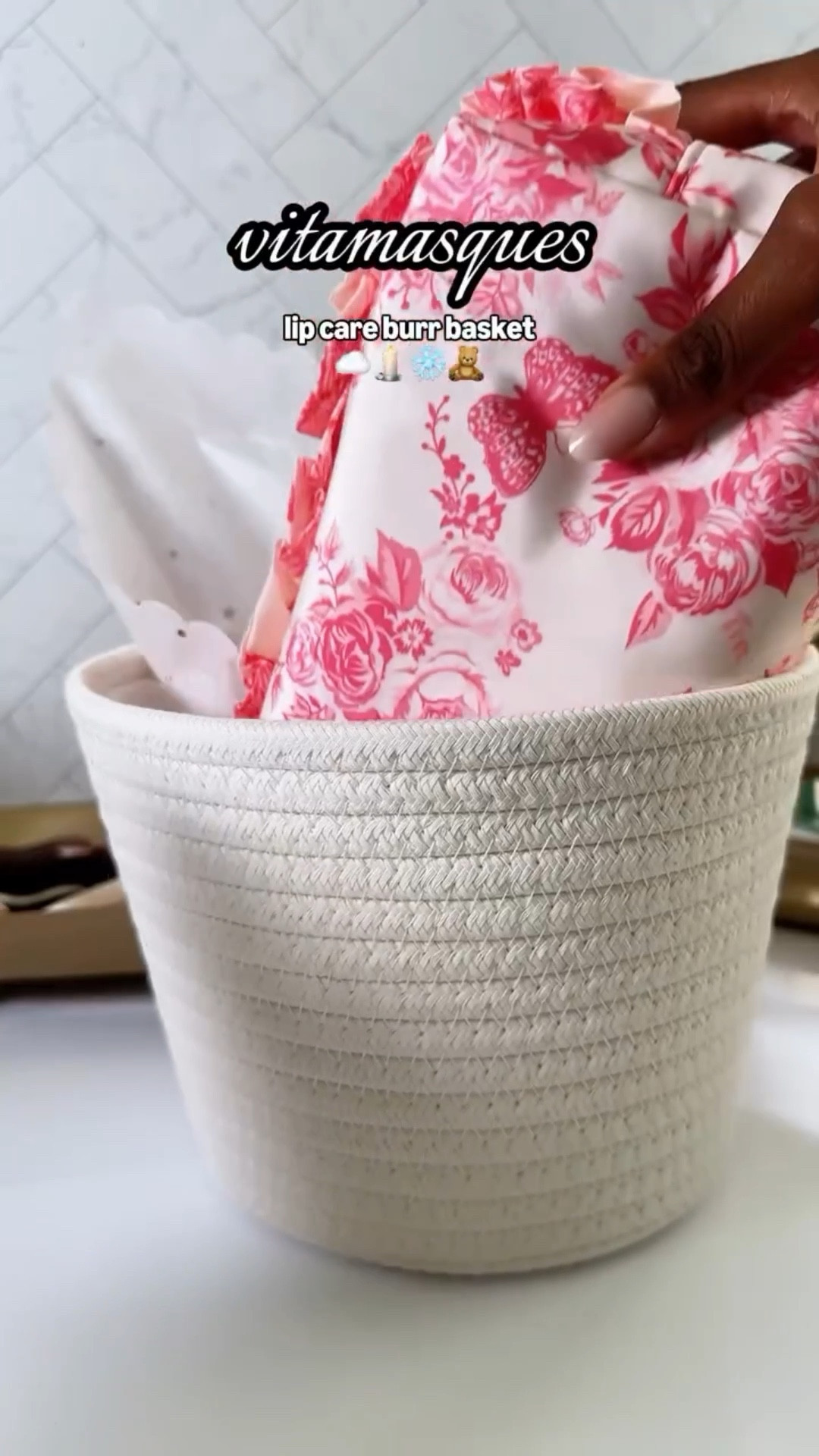 hot tea, soft socks, and lip balm that actually does something ☕🧦 #targetpartner build your perfect gift basket with these @Vitamasques #targetfinds

find it all on my @target storefront 🔗 link in bio! 

#giftguide #giftideas #giftbasket #burrbasket #lipglosskeychain #lipglosscharms #targetbeauty