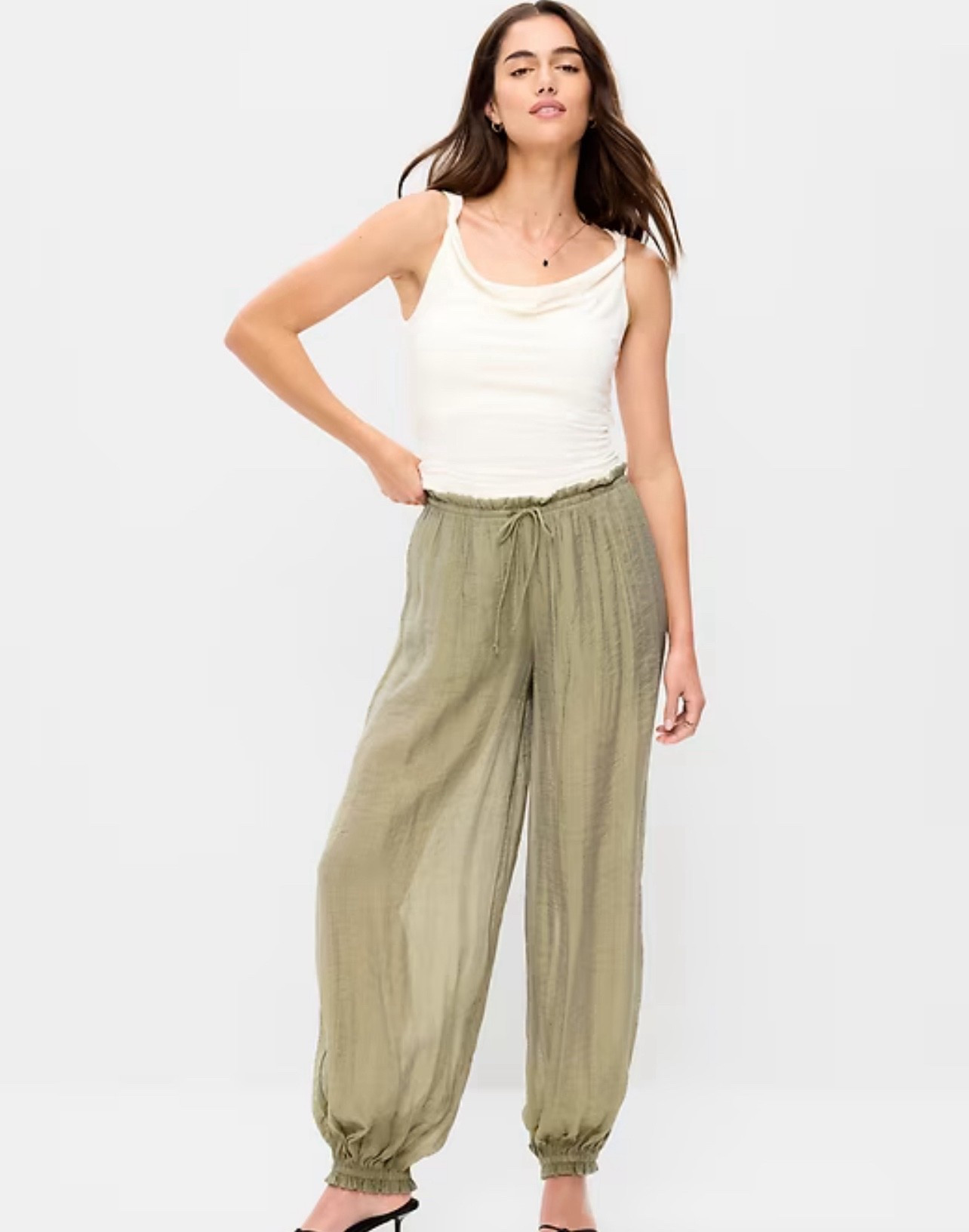 Old Navy 50% off
High-Waisted Sheer Chiffon Harem Pants.
Come in 5 colors.
Sizes: XS-4X

#LTKSaleAlert