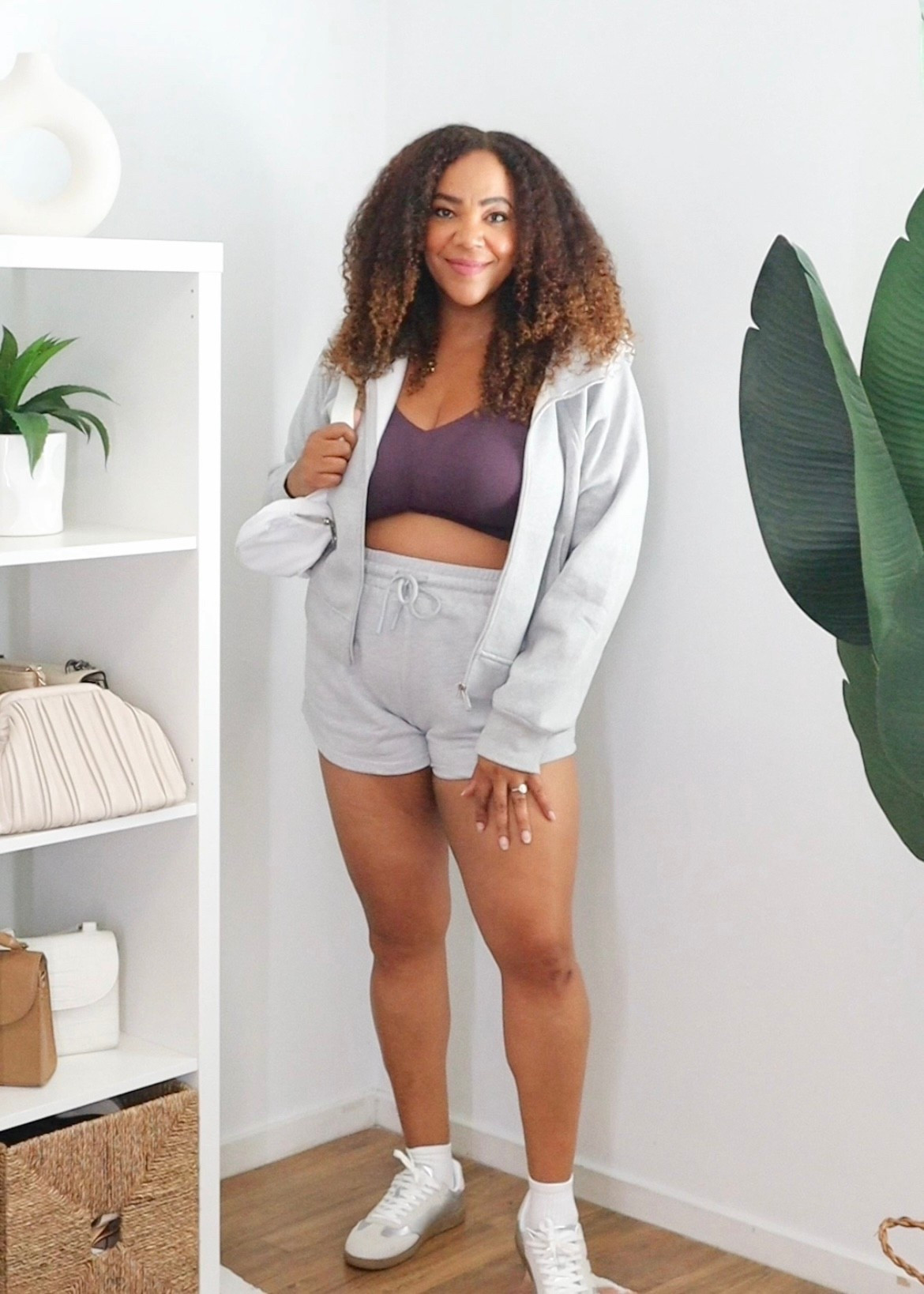 Comfy and cute 💜 [ad] with my Honeylove SoftForm bra. I’m wearing an xl. #honeylovepartner 

🚨 You can use my promo code link for 20% off!! 
Promo Code link 🔗 
 https://checkout.honeylove.com/VRODRIGUEZ 