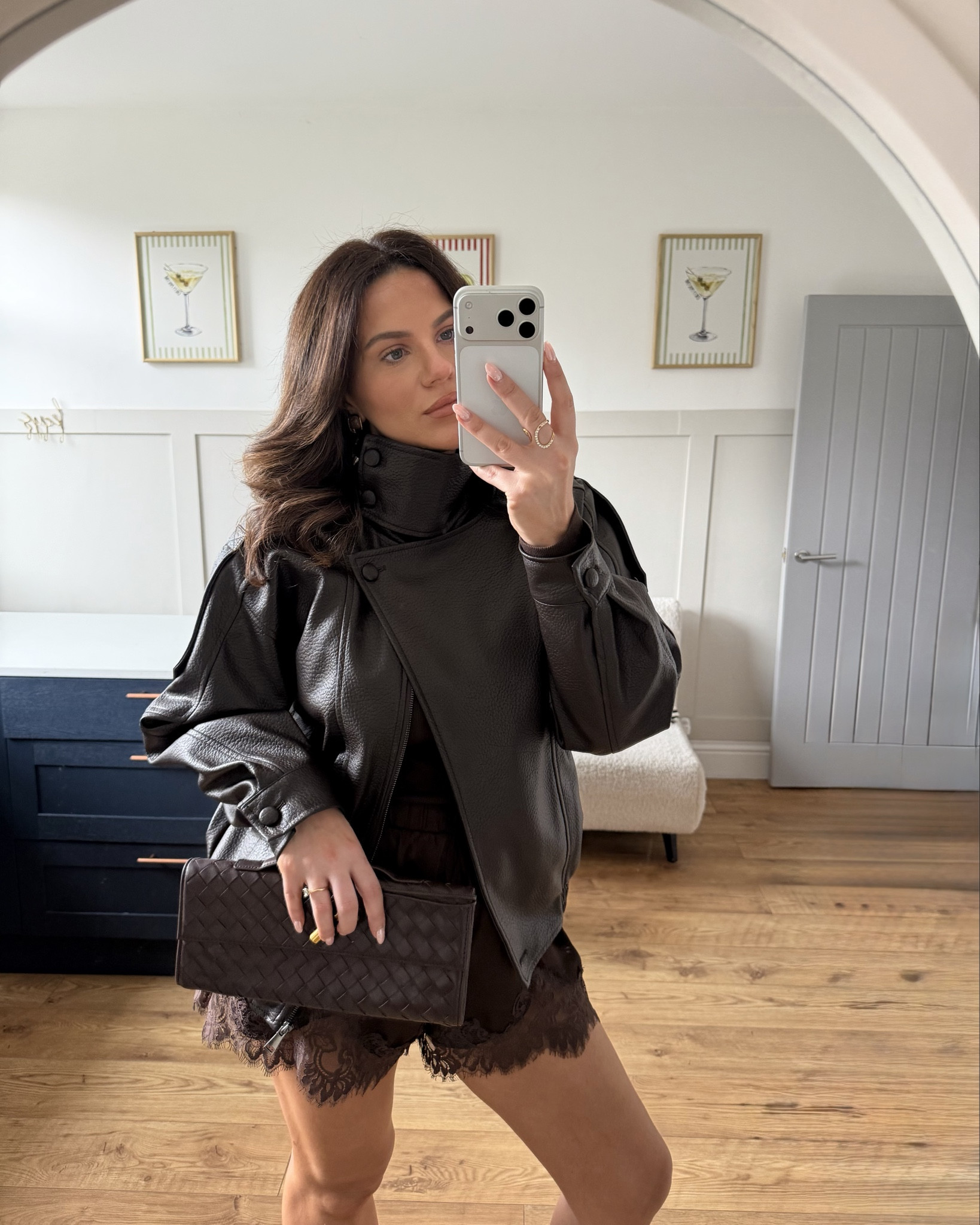 Brunch/Date night OOTD 🥂🤎
Brown jacket 
Lace shorts
All brown outfit
Midsize 
Leopard print 


#LTKuk #LTKshoes #LTKspring