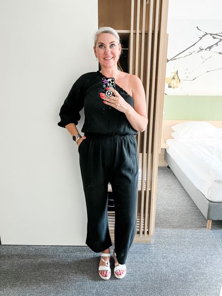 Outfits of the week 

Going out to dinner in this cute, black asymmetrical one shoulder jumpsuit which I bought last summer at a local boutique but I found some great alternatives. Paired with white sandals and Michael Kors Bradshaw smartwatch. 



#LTKeurope #LTKtravel #LTKstyletip