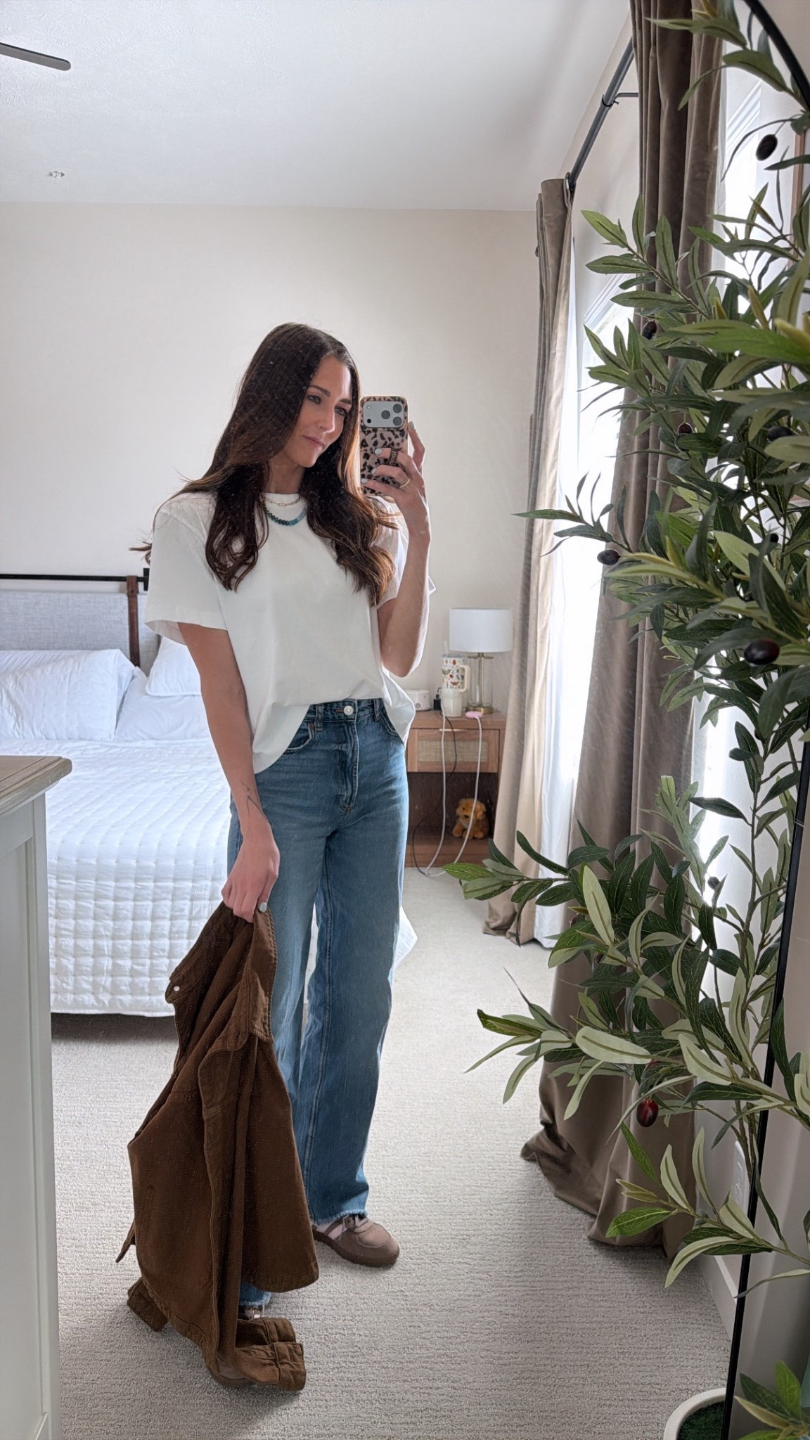 Date night outfit
Boxy Madewell basically white tshirt
Wide leg jeans
Sneakers


#LTKootd