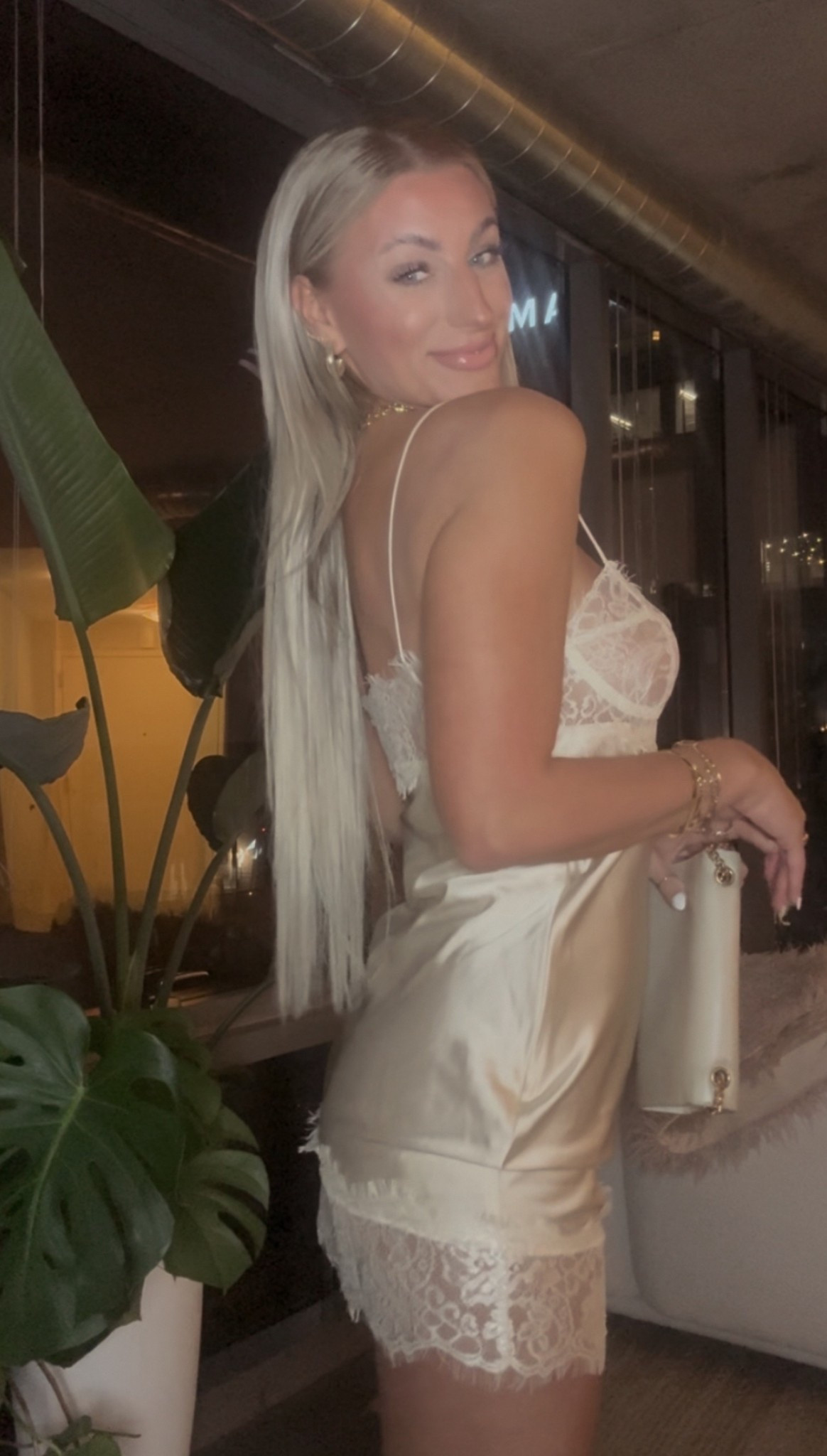 Winter white dress that’s red hot. Suchhhh a good find for date night🔥🤍🫶🏼

#LTKvlog #LTKgrwm #LTKootd