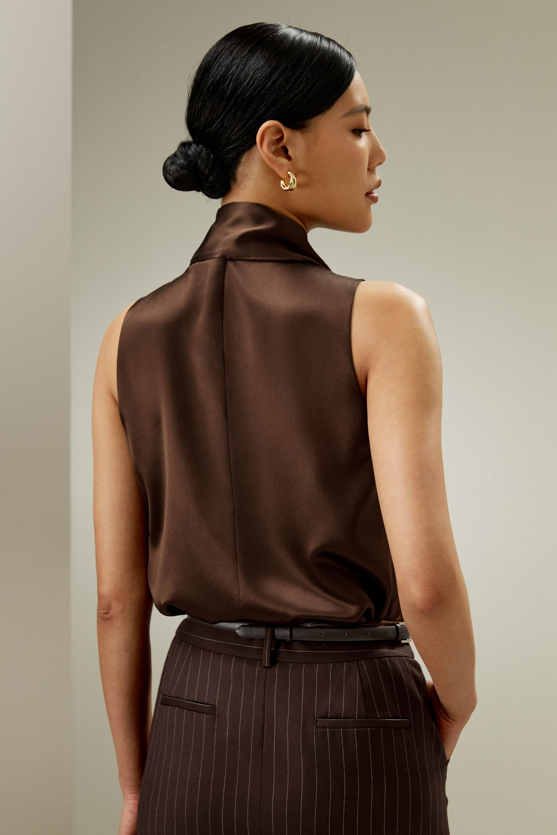 Sleeveless Tie-Neck Silk Blouse | LilySilk